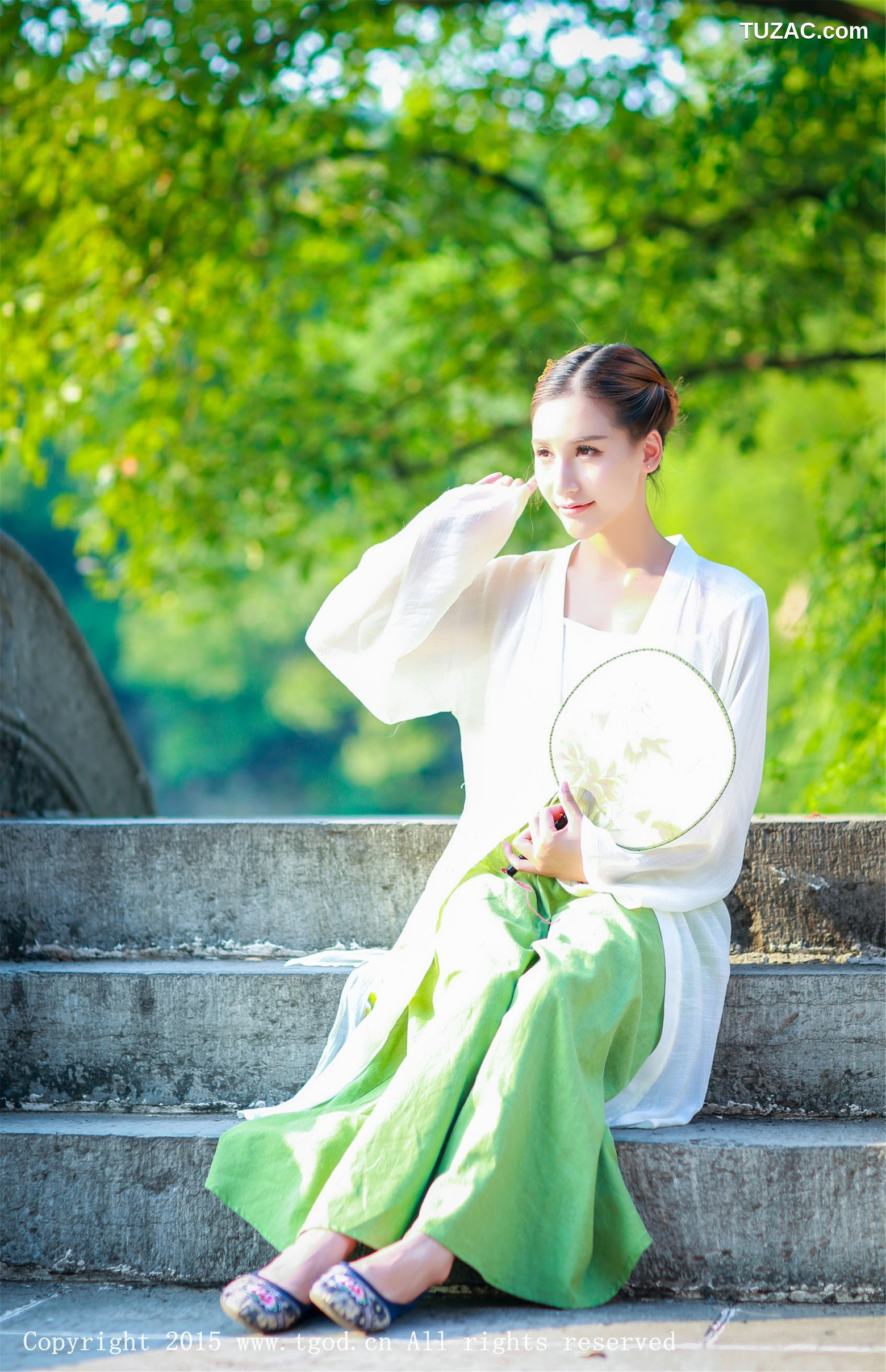 TGOD推女神-2015.09.22-艾希Ice-《女神身着清新汉服-从湖畔缓缓走来》