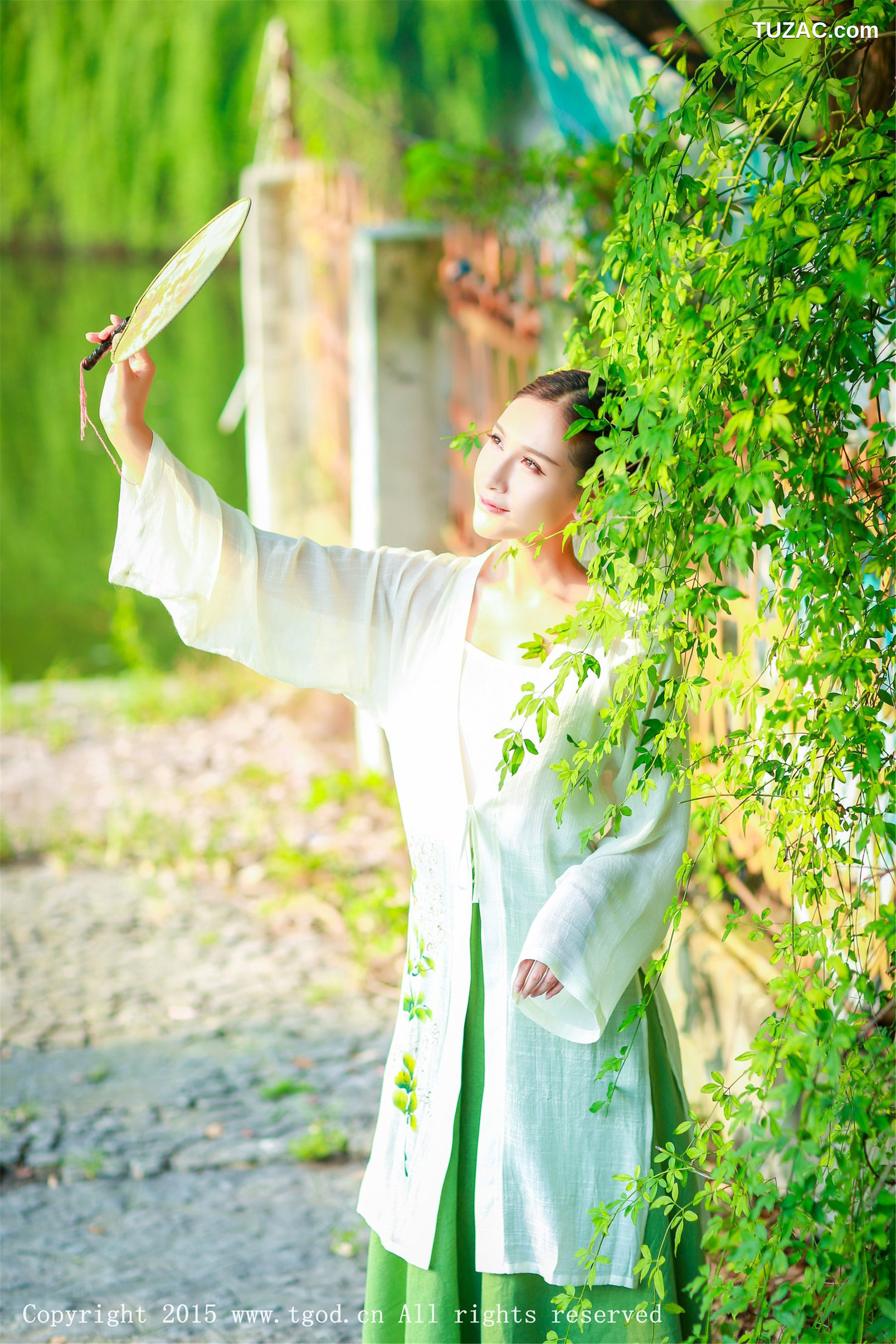 TGOD推女神-2015.09.22-艾希Ice-《女神身着清新汉服-从湖畔缓缓走来》
