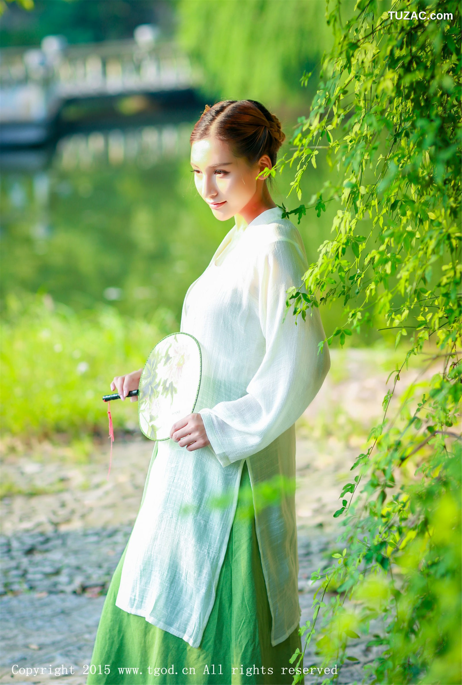 TGOD推女神-2015.09.22-艾希Ice-《女神身着清新汉服-从湖畔缓缓走来》