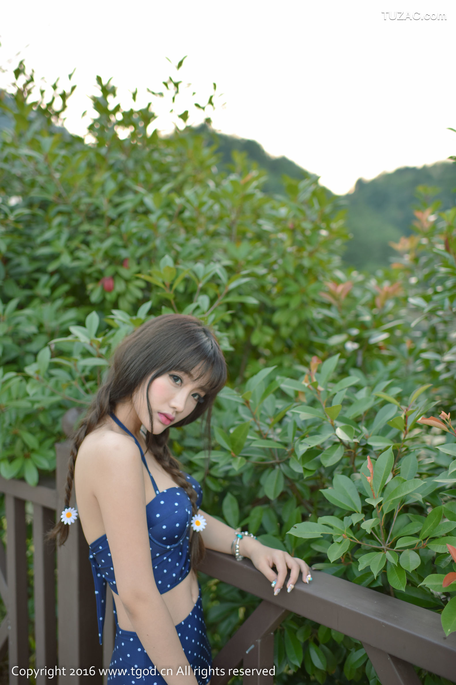 TGOD推女神-2016.01.22-Akiki朱若慕-《云曼旅拍》第五刊-一个会说会笑会唱会跳的奔跑的小怪兽