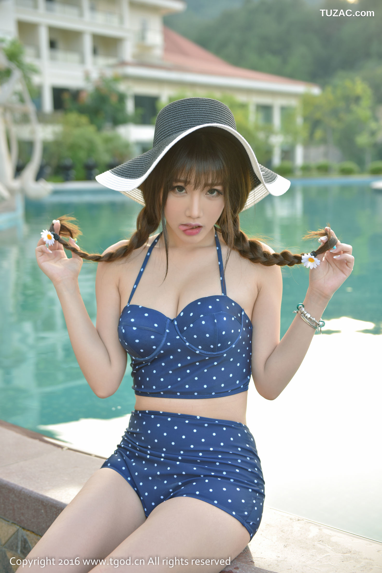 TGOD推女神-2016.01.22-Akiki朱若慕-《云曼旅拍》第五刊-一个会说会笑会唱会跳的奔跑的小怪兽