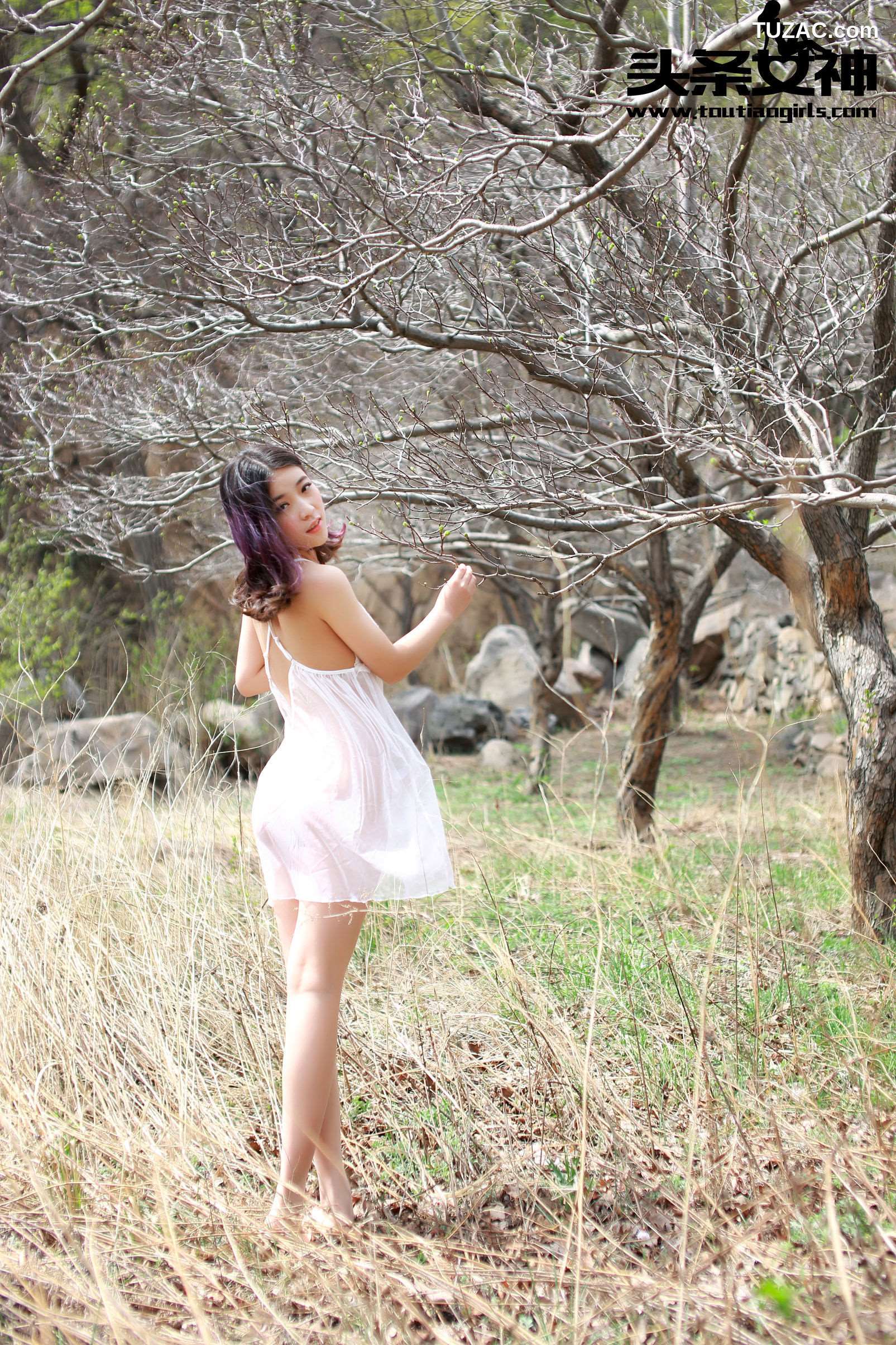 TouTiao头条女神-2016.05.13-张小梦-凌兮涵-《野外de露出》-露出在山谷的美臀