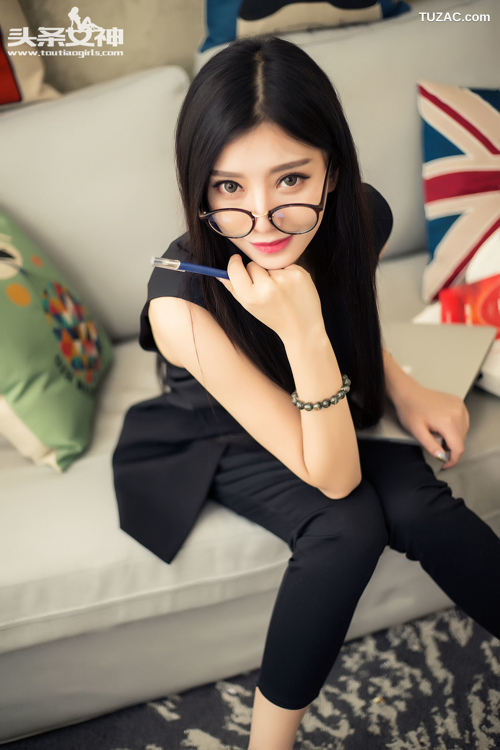 TouTiao头条女神-2016.06.21-Coco-《黑丝眼镜》-性感小秘书黑丝