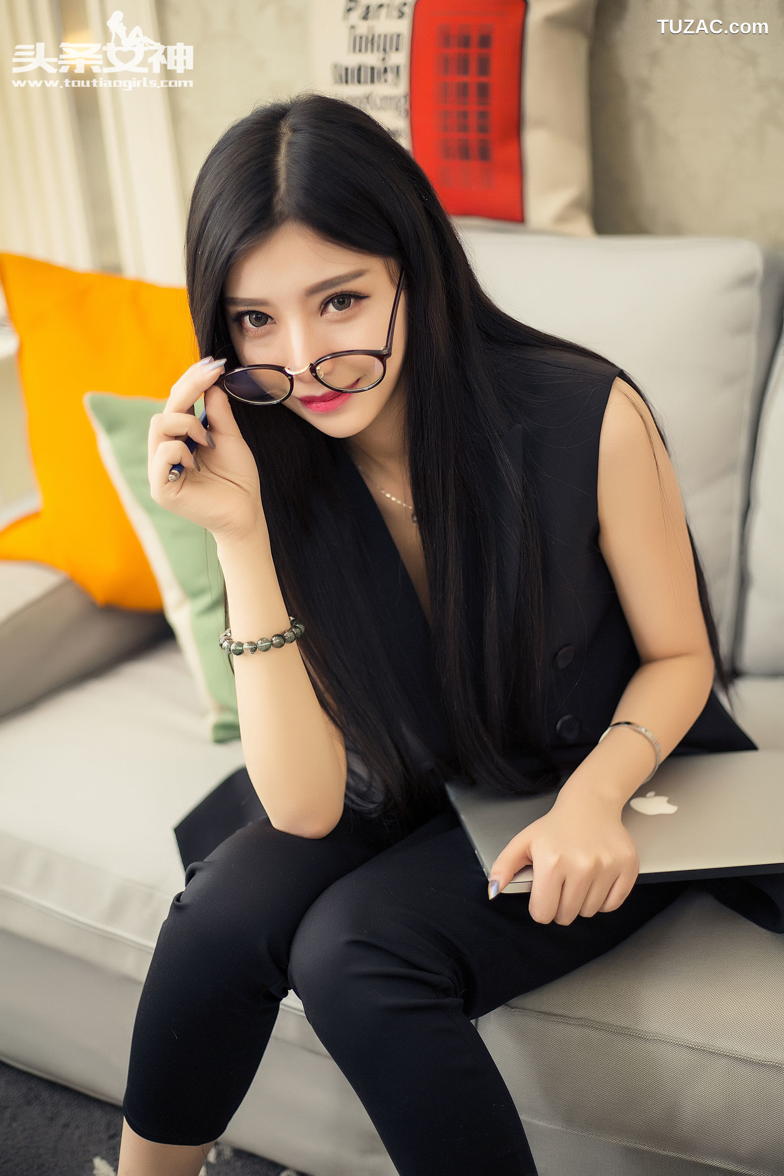 TouTiao头条女神-2016.06.21-Coco-《黑丝眼镜》-性感小秘书黑丝