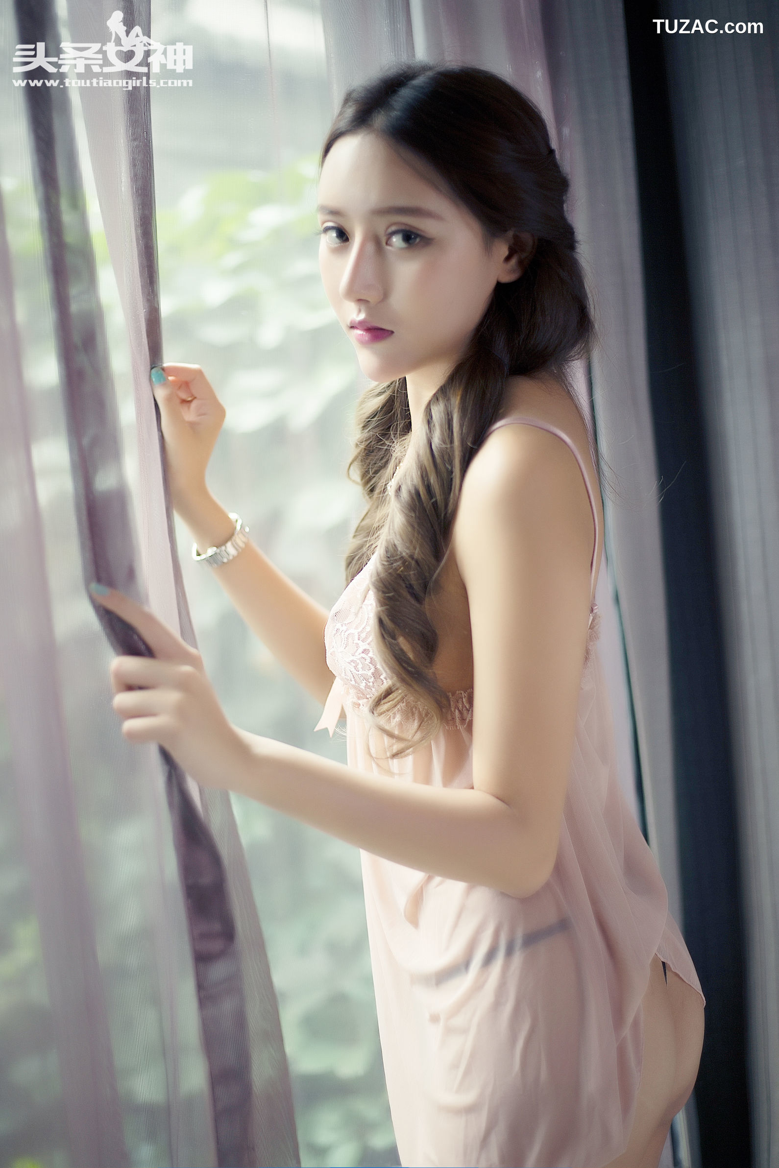 TouTiao头条女神-2016.07.05-彤彤-《女阿童木》-翘臀铁臂阿童木