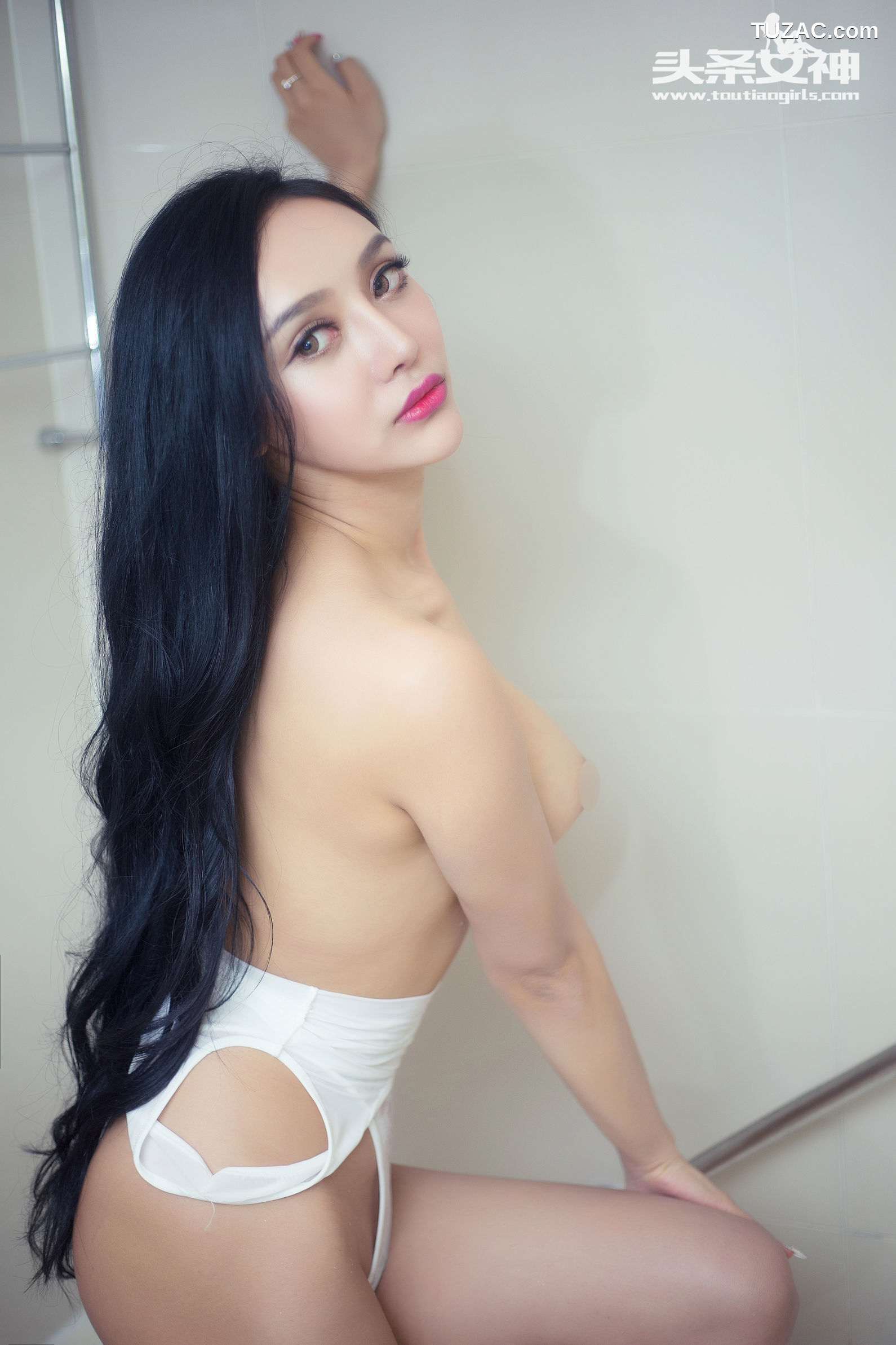 TouTiao头条女神-2016.08.26-珞可可-《极致湿身-白色比基尼》