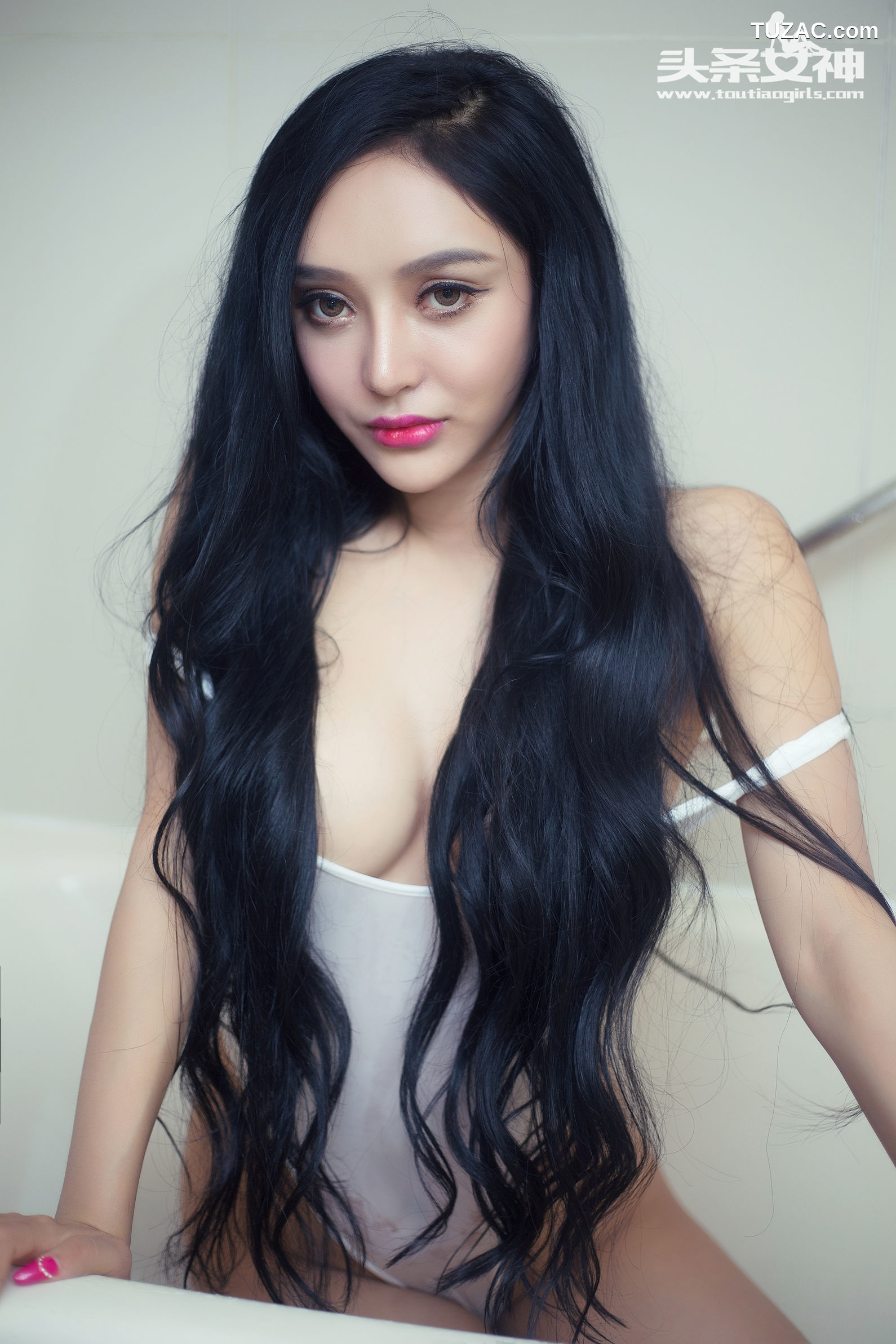 TouTiao头条女神-2016.08.26-珞可可-《极致湿身-白色比基尼》