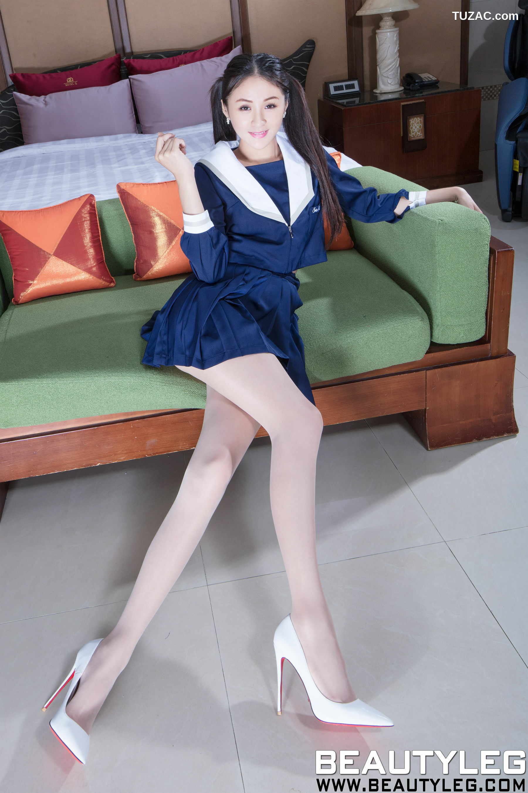 Beautyleg_Lola雪岑《短裙制服丝袜美腿》 No.1813 写真集[58P]