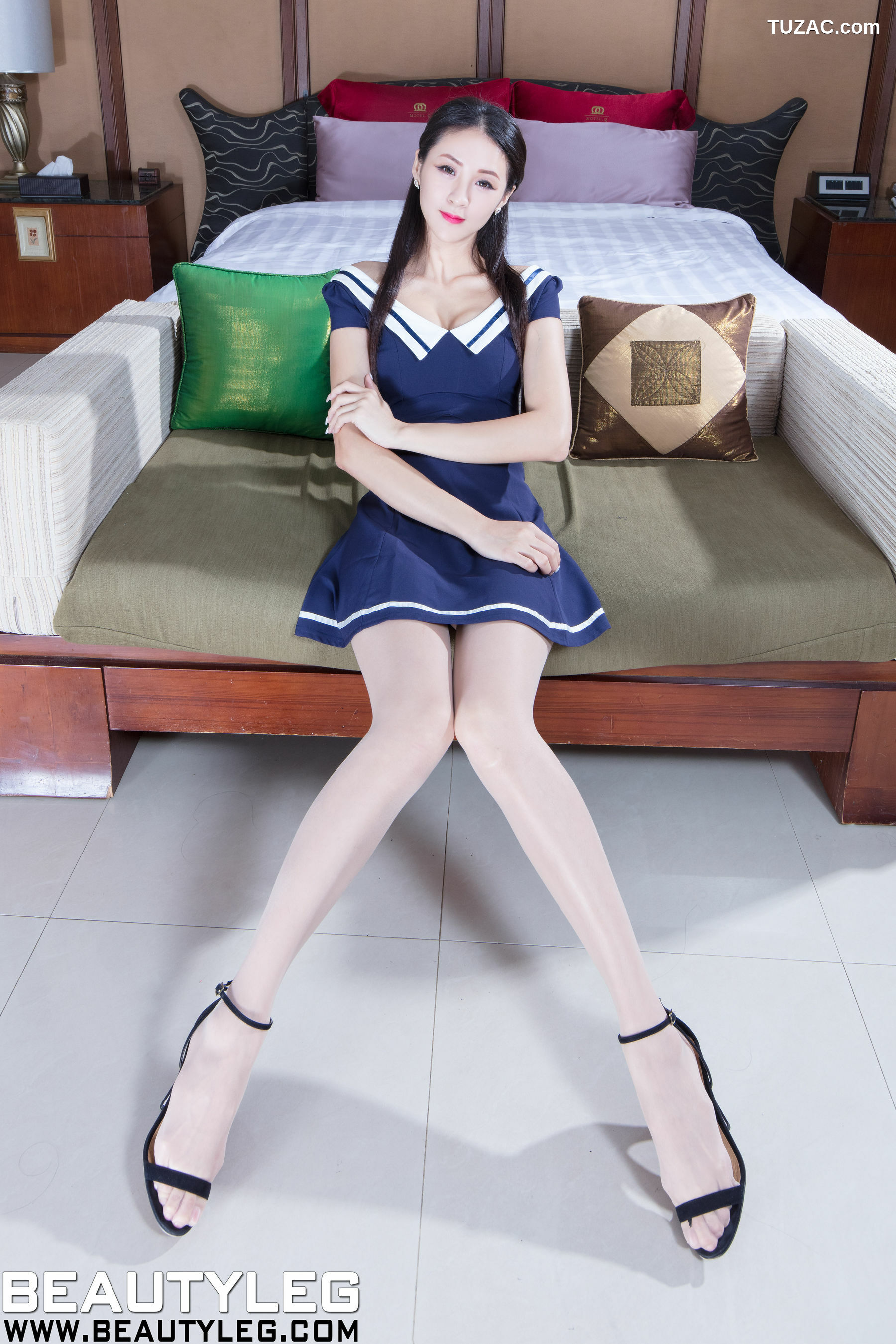 Beautyleg_腿模Lola《学生短裙+OL美腿》 No.1857 写真集[44P]