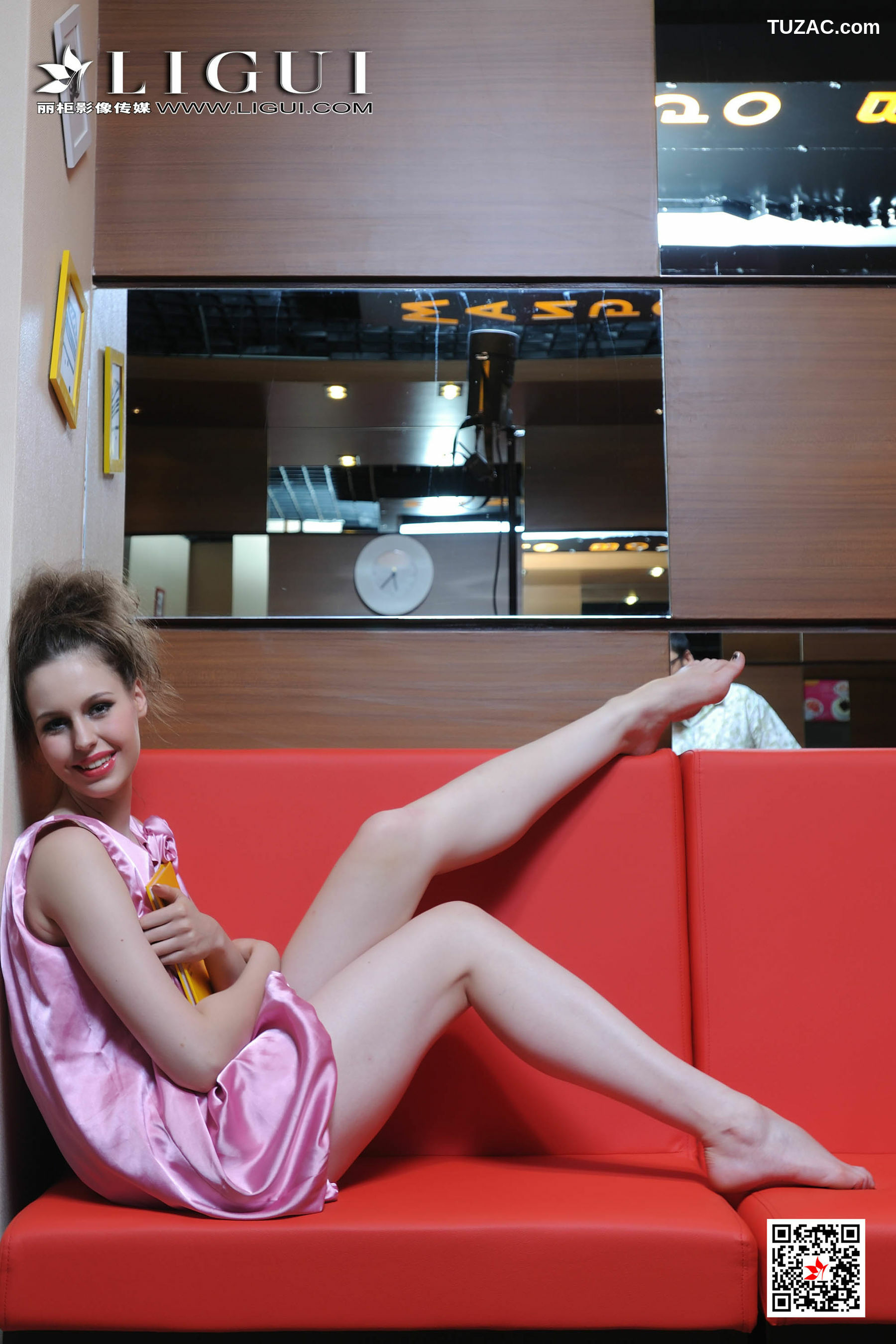 丽柜_ Anna 《街拍高跟》 写真集[72P]