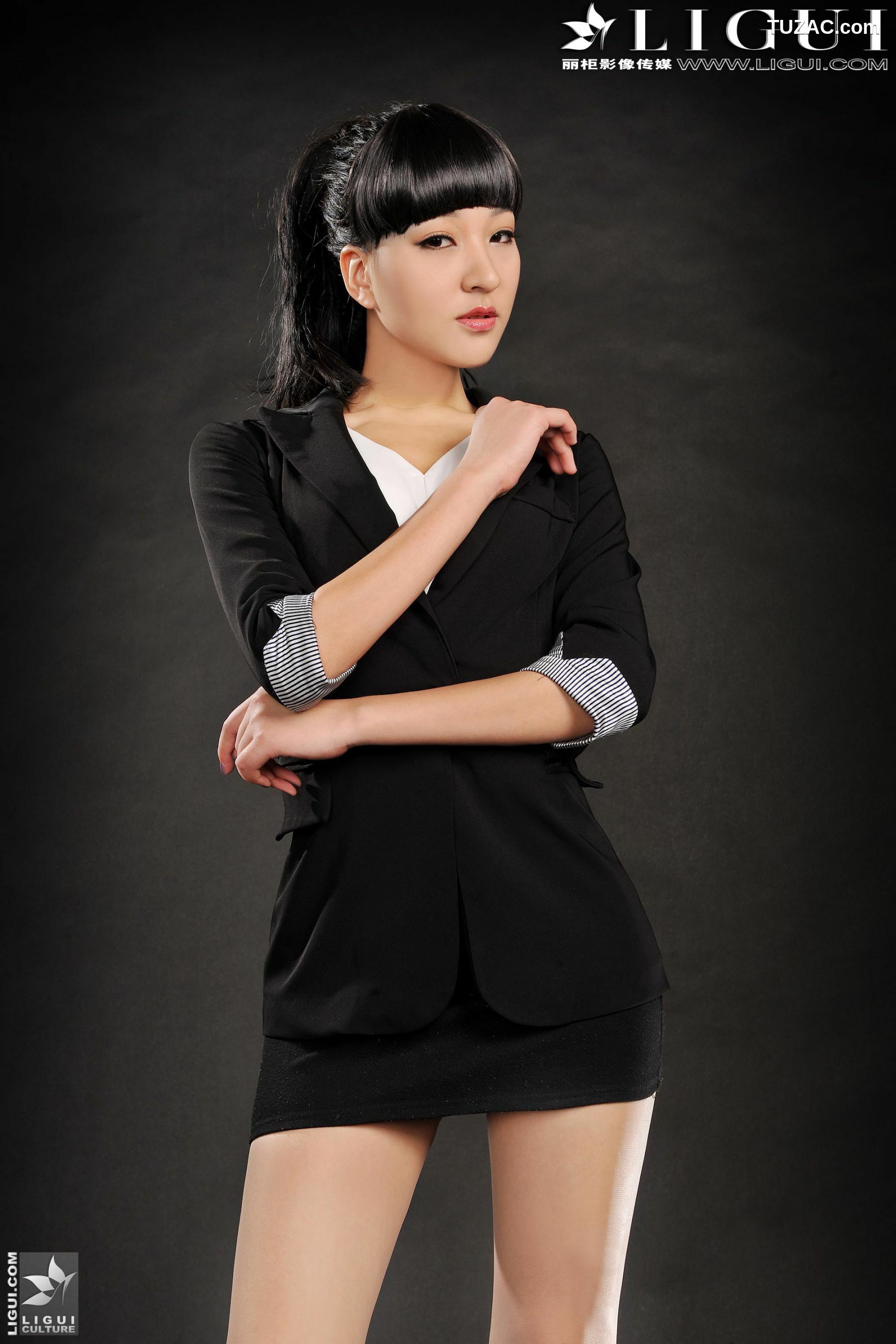 丽柜_ Model Amily《OL职业装高跟美足》上下全集 美腿丝足写真图片[66P]