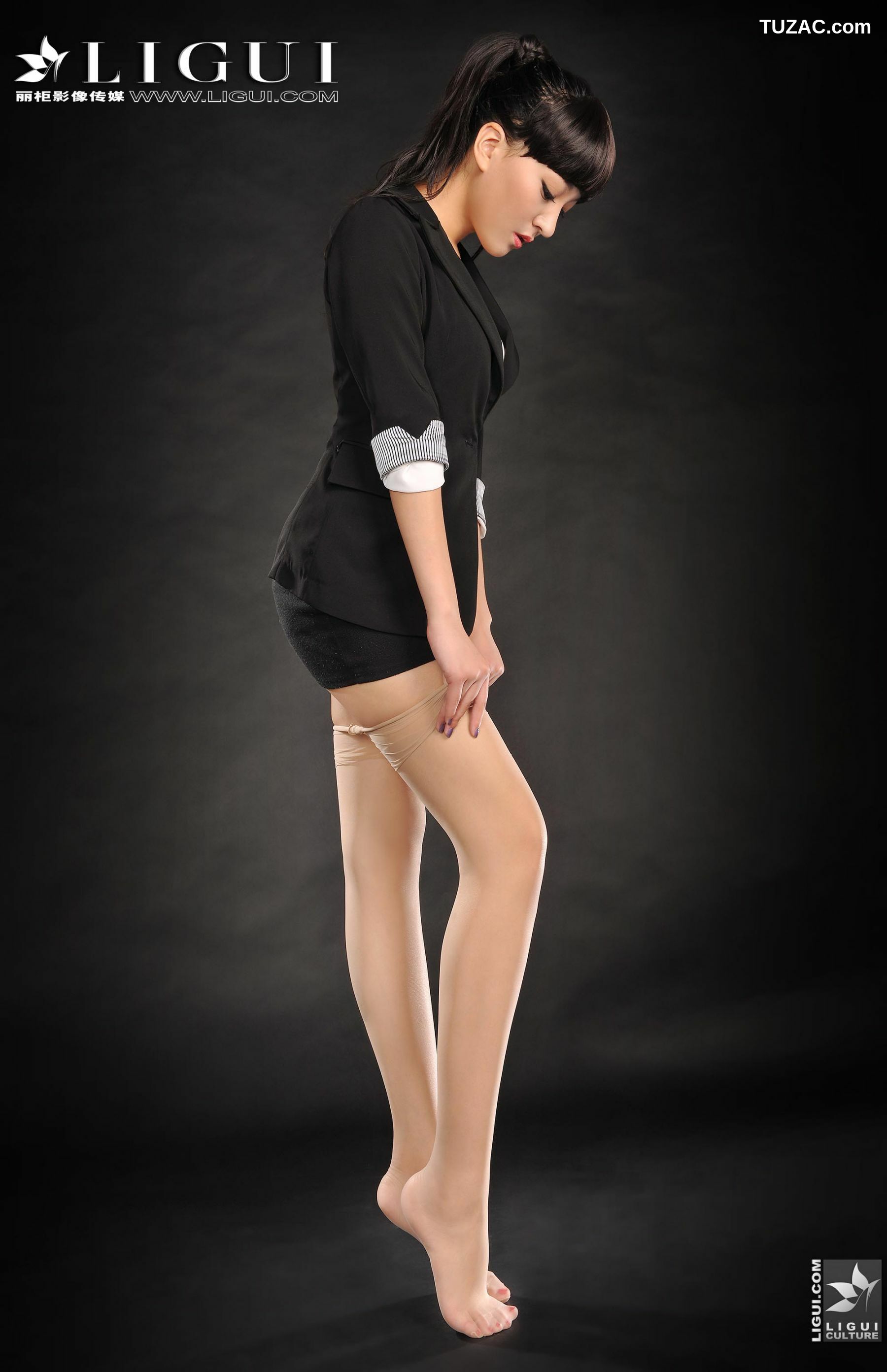 丽柜_ Model Amily《OL职业装高跟美足》上下全集 美腿丝足写真图片[66P]