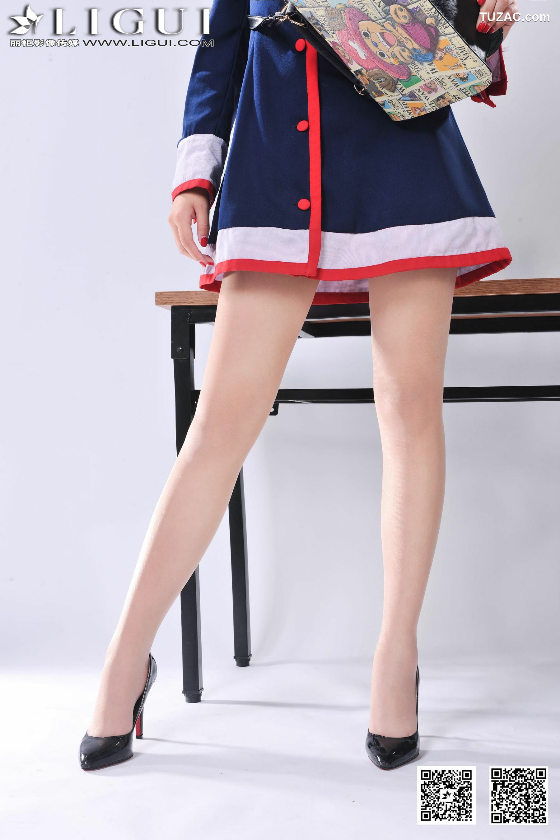 丽柜_ Model Amily《小眼镜学妹丝足》上下全集 美腿玉足写真图片[91P]