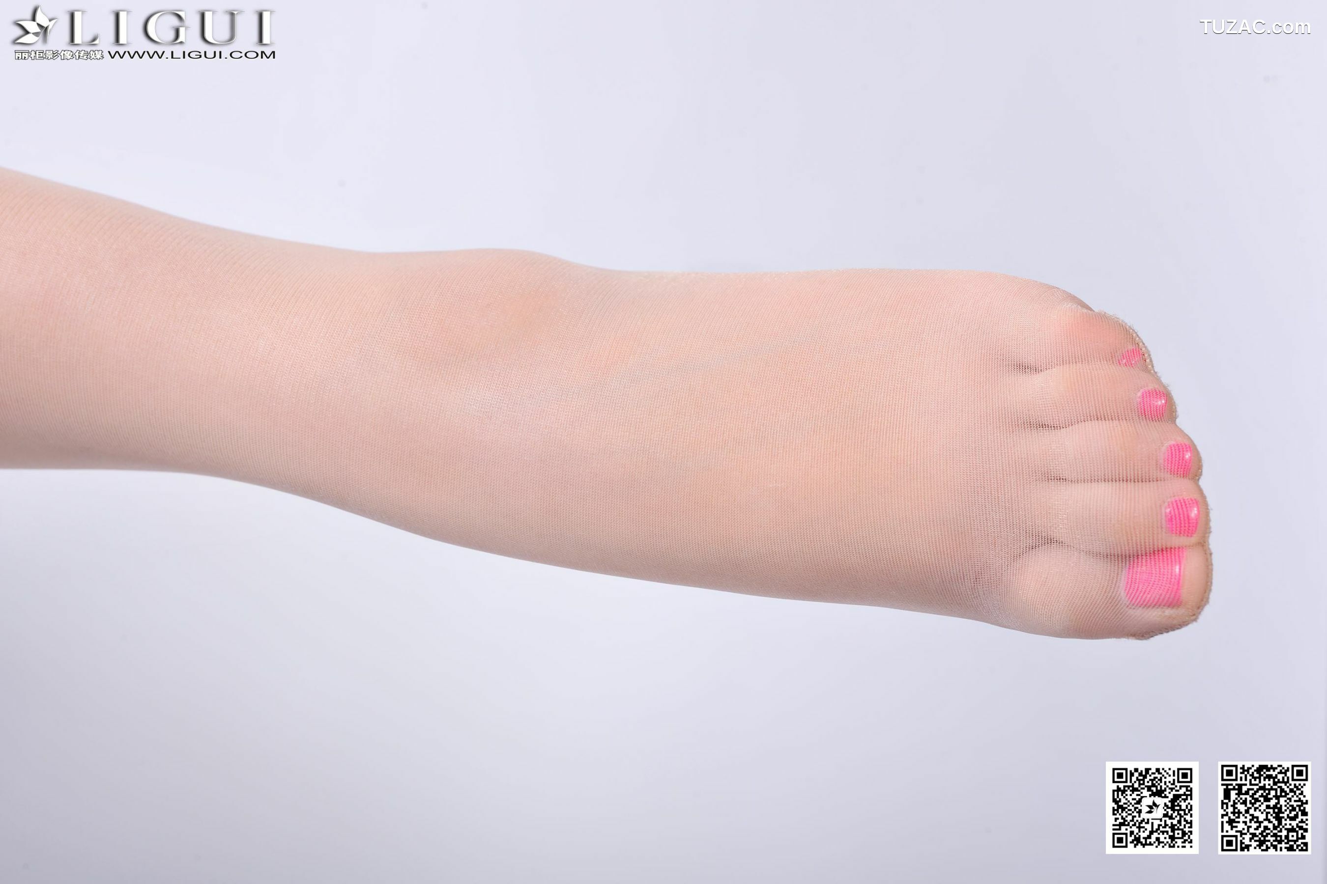 丽柜_ Model Amily《小眼镜学妹丝足》上下全集 美腿玉足写真图片[91P]