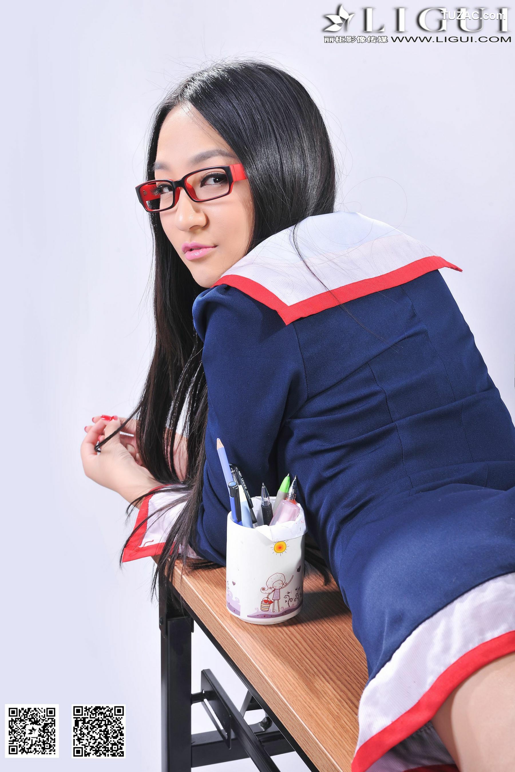 丽柜_ Model Amily《小眼镜学妹丝足》上下全集 美腿玉足写真图片[91P]