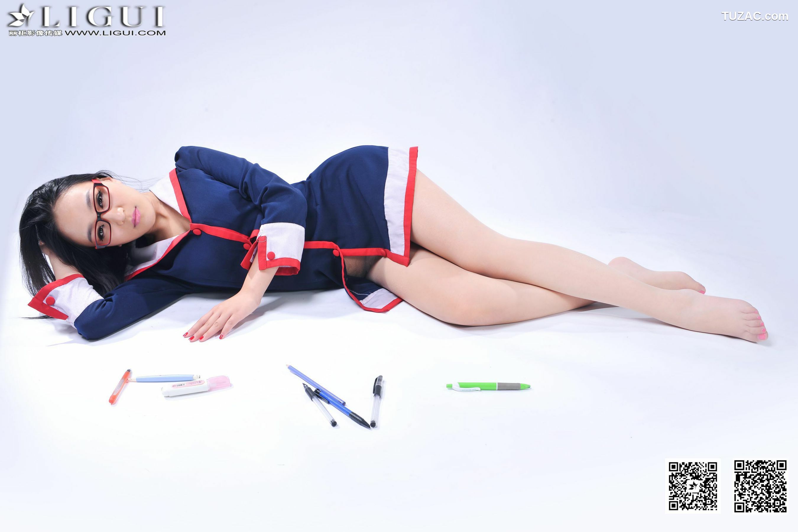 丽柜_ Model Amily《小眼镜学妹丝足》上下全集 美腿玉足写真图片[91P]