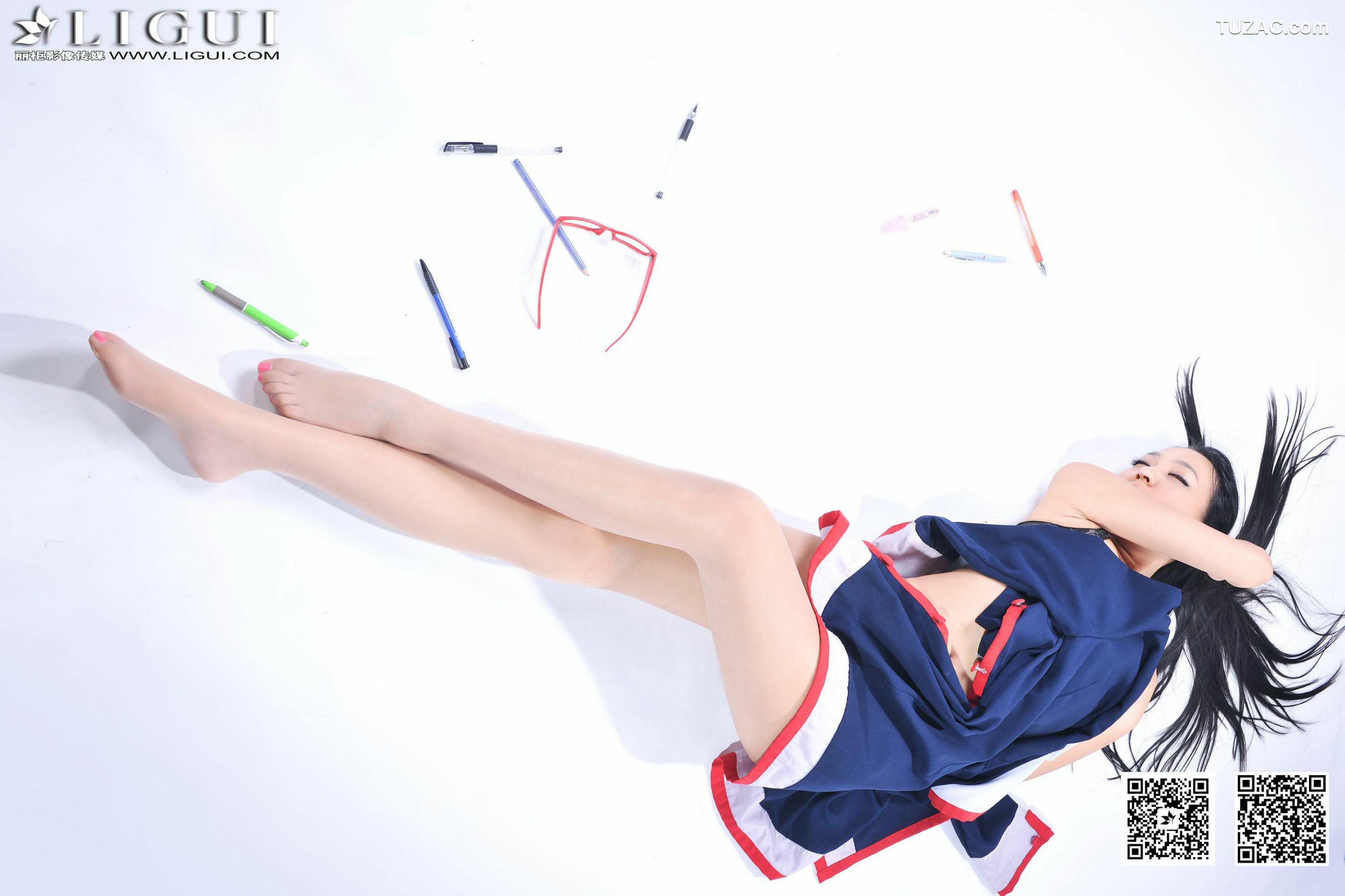 丽柜_ Model Amily《小眼镜学妹丝足》上下全集 美腿玉足写真图片[91P]