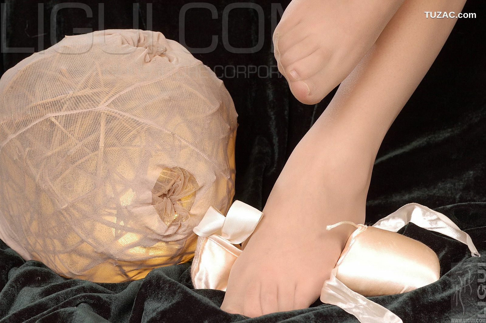 丽柜_ Model 丝丝《美丽的天使》丝足写真图片[40P]