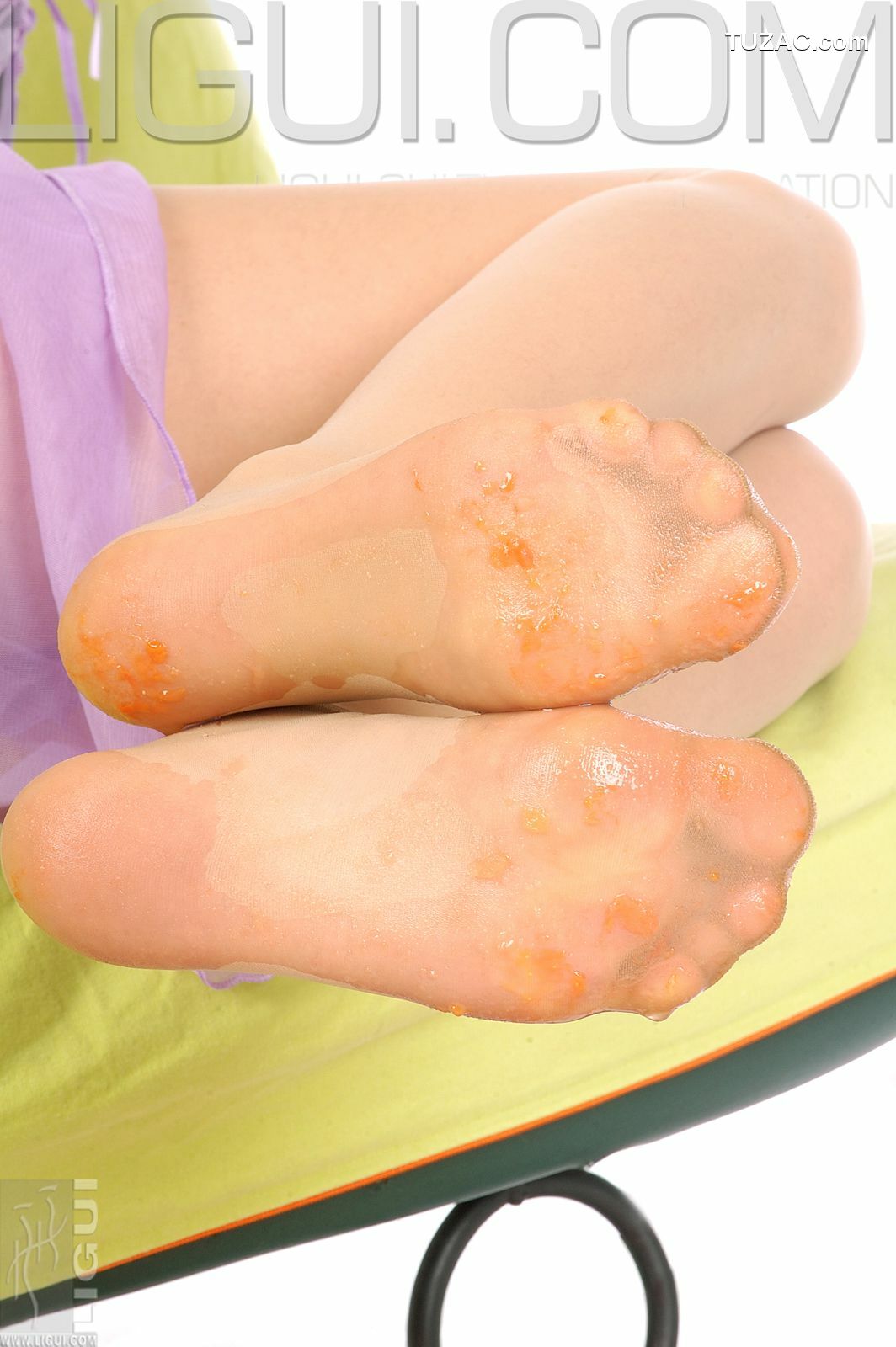 丽柜_ Model 丝丝《美足踩踏蔬菜》写真图片[41P]