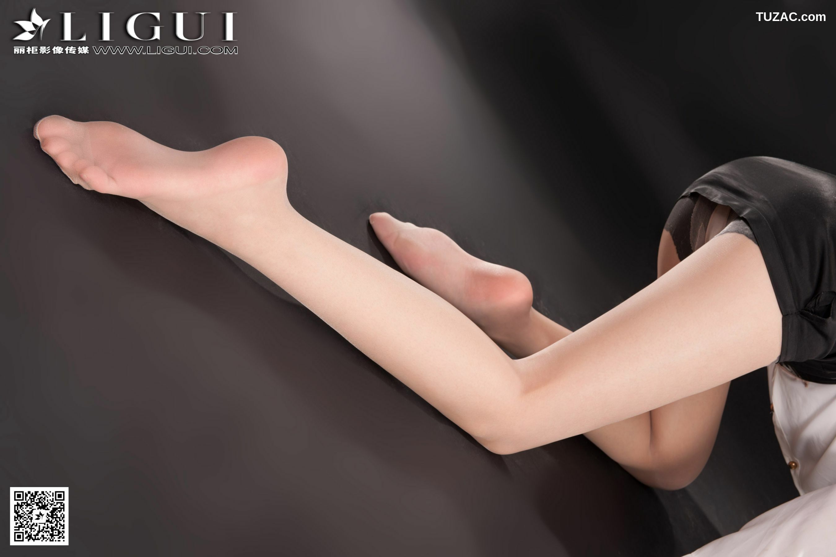 丽柜_ Model 乐乐《职业装丝足高跟》上下全集 美腿玉足写真图片[70P]