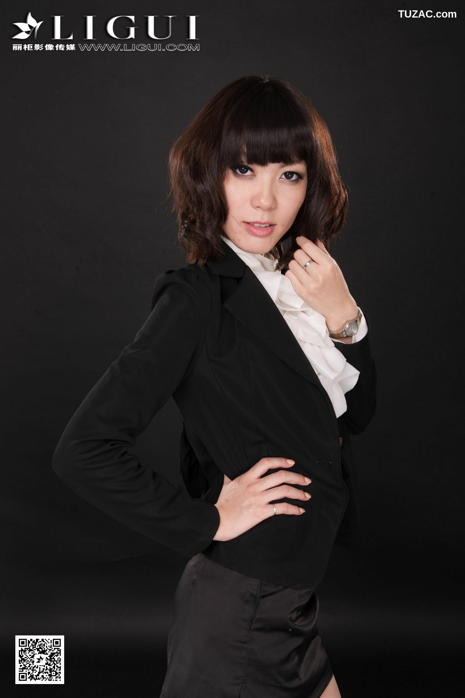 丽柜_ Model 乐乐《职业装丝足高跟》上下全集 美腿玉足写真图片[70P]