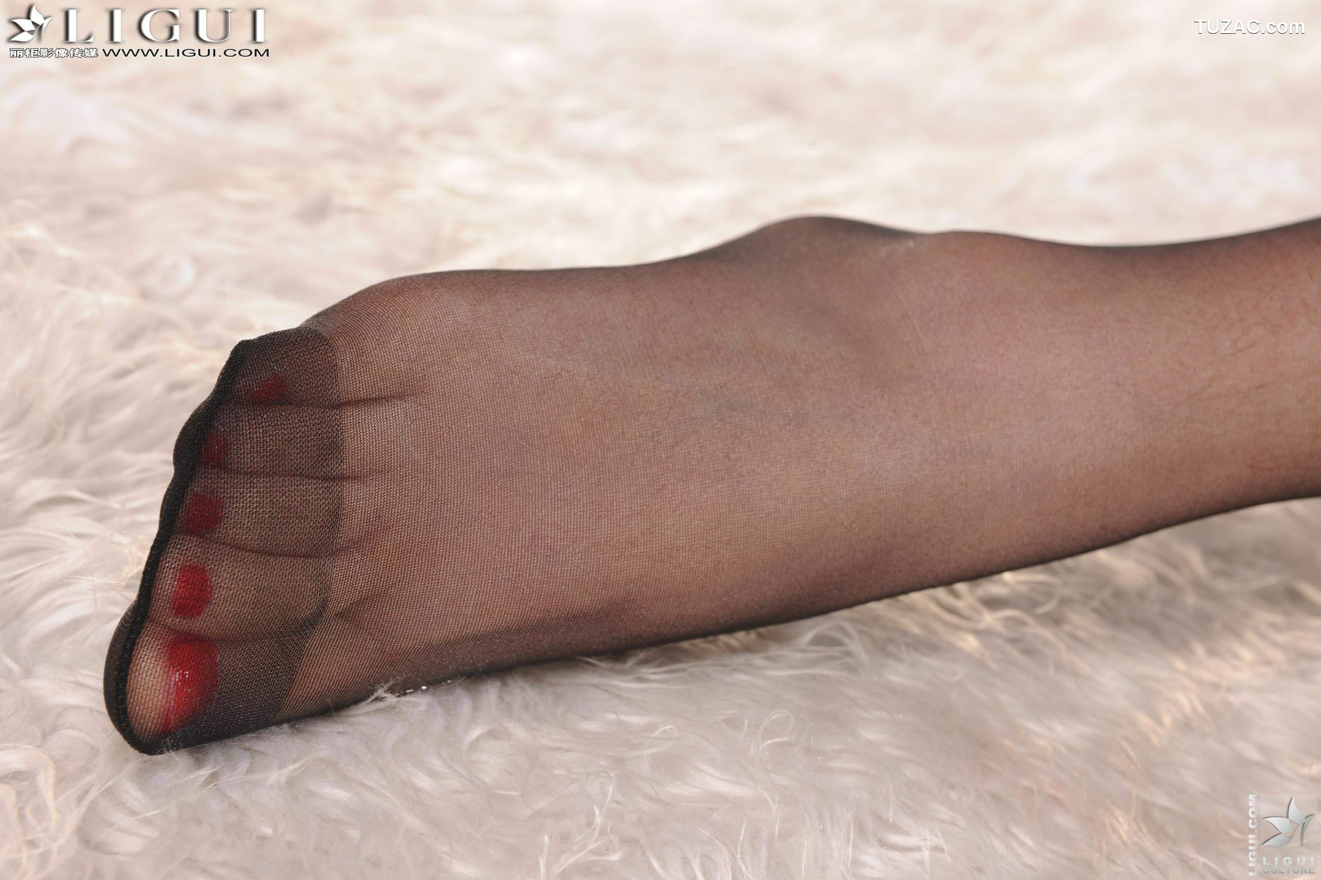 丽柜_ Model 允儿《黑丝OL职业装》 美腿玉足写真图片[46P]