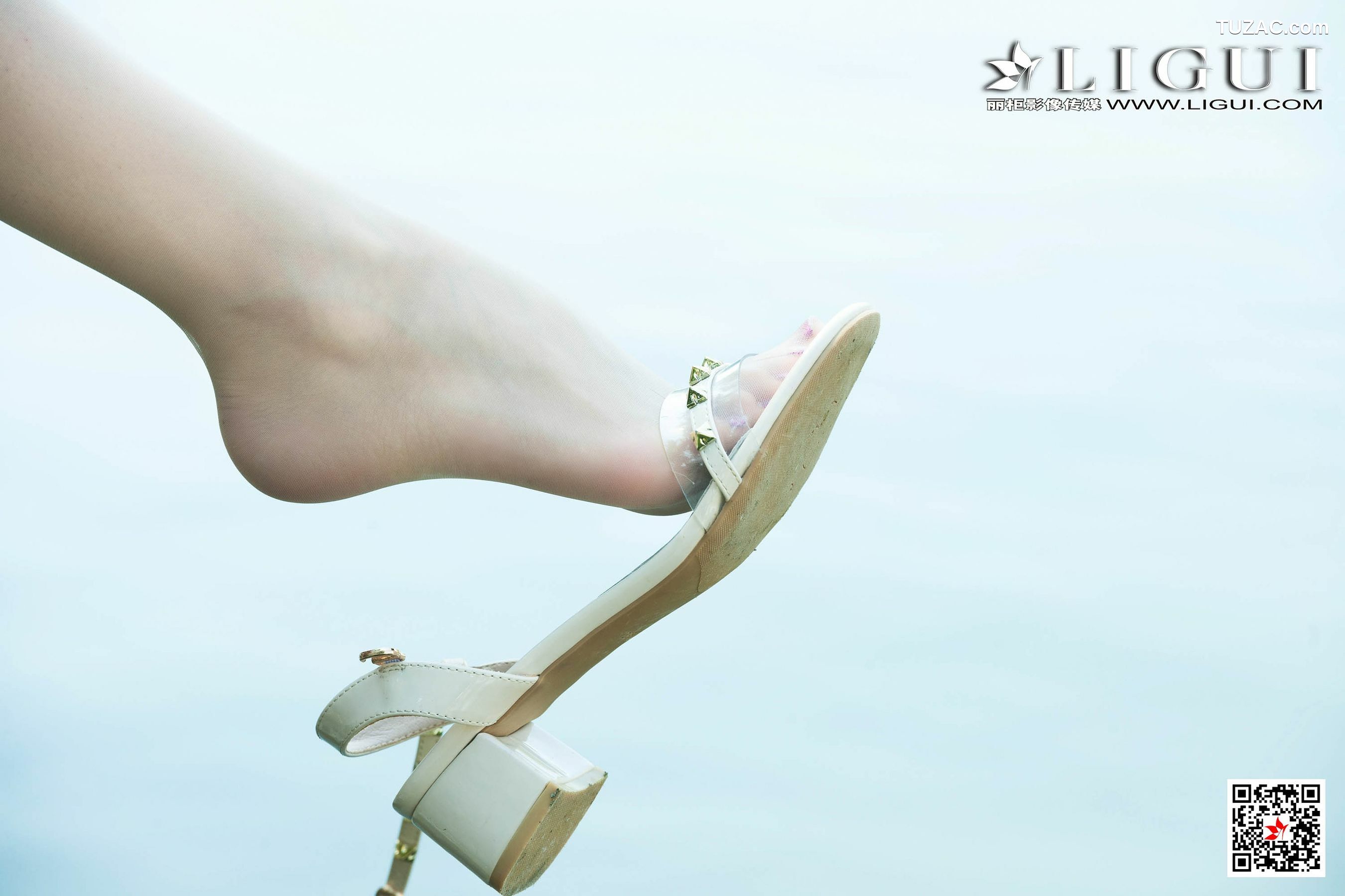 丽柜_ Model 兔子 《极品校花丝足》 写真集[62P]