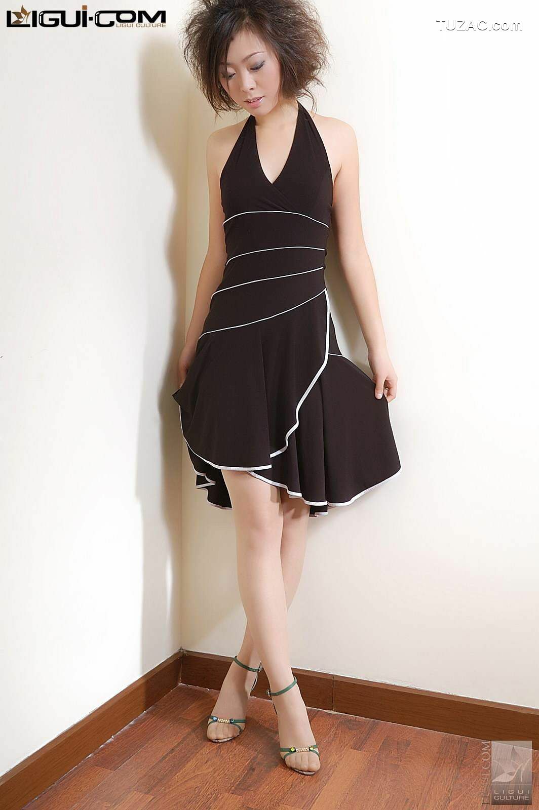 丽柜_ Model 冯璐《展开长裙的翅膀》丝足写真图片[22P]