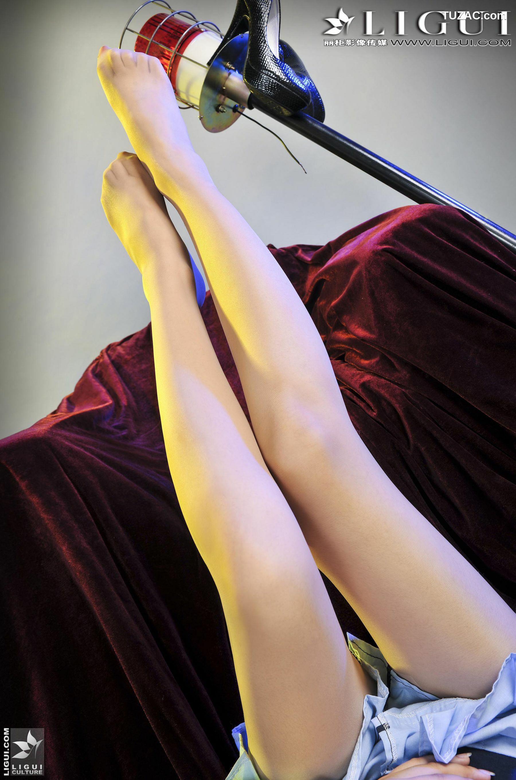 丽柜_ Model 凌凌《制服高跟》上下全集 美腿丝足写真图片[73P]