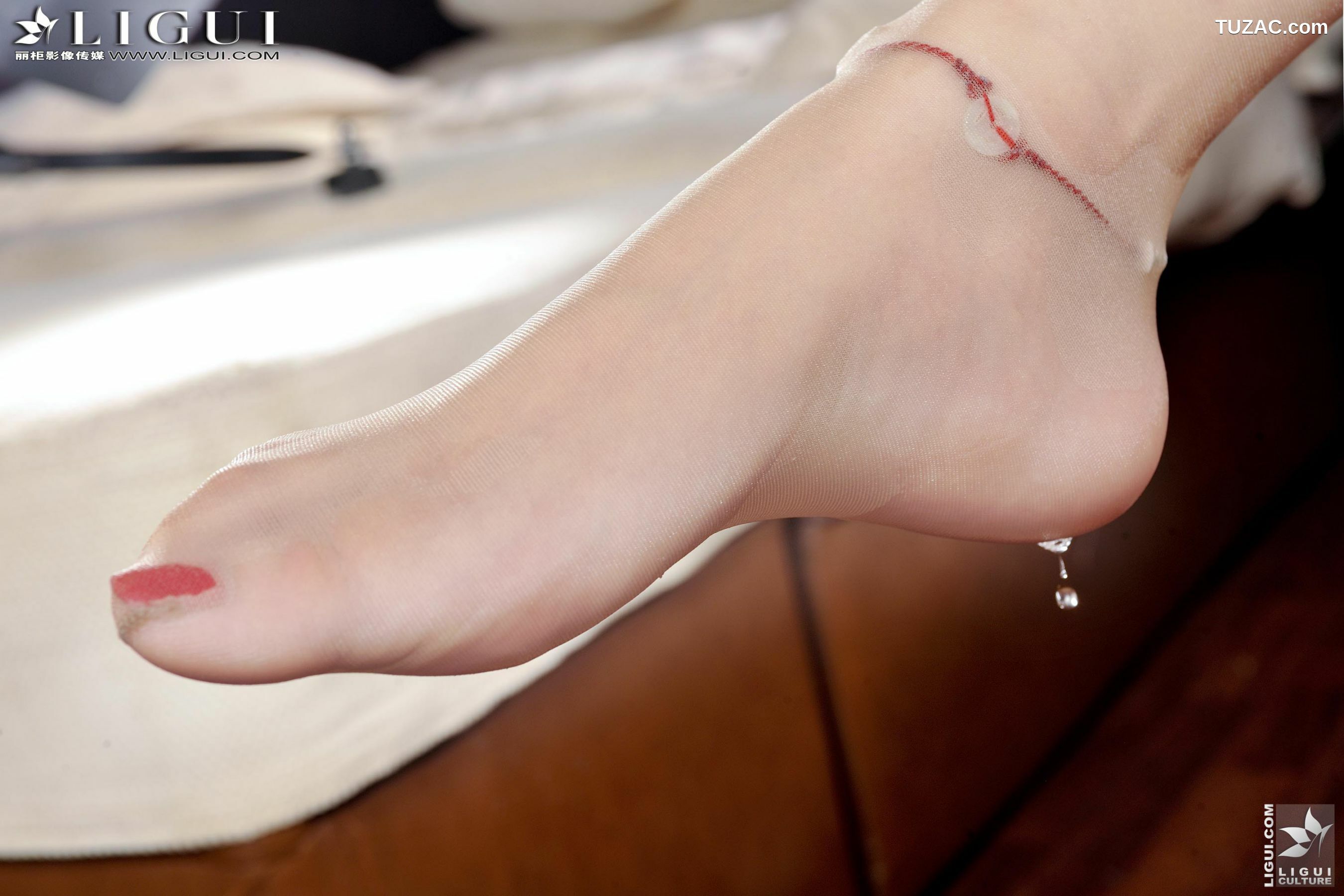 丽柜_ Model 凌凌《另类视觉》 美腿玉足写真图片[46P]