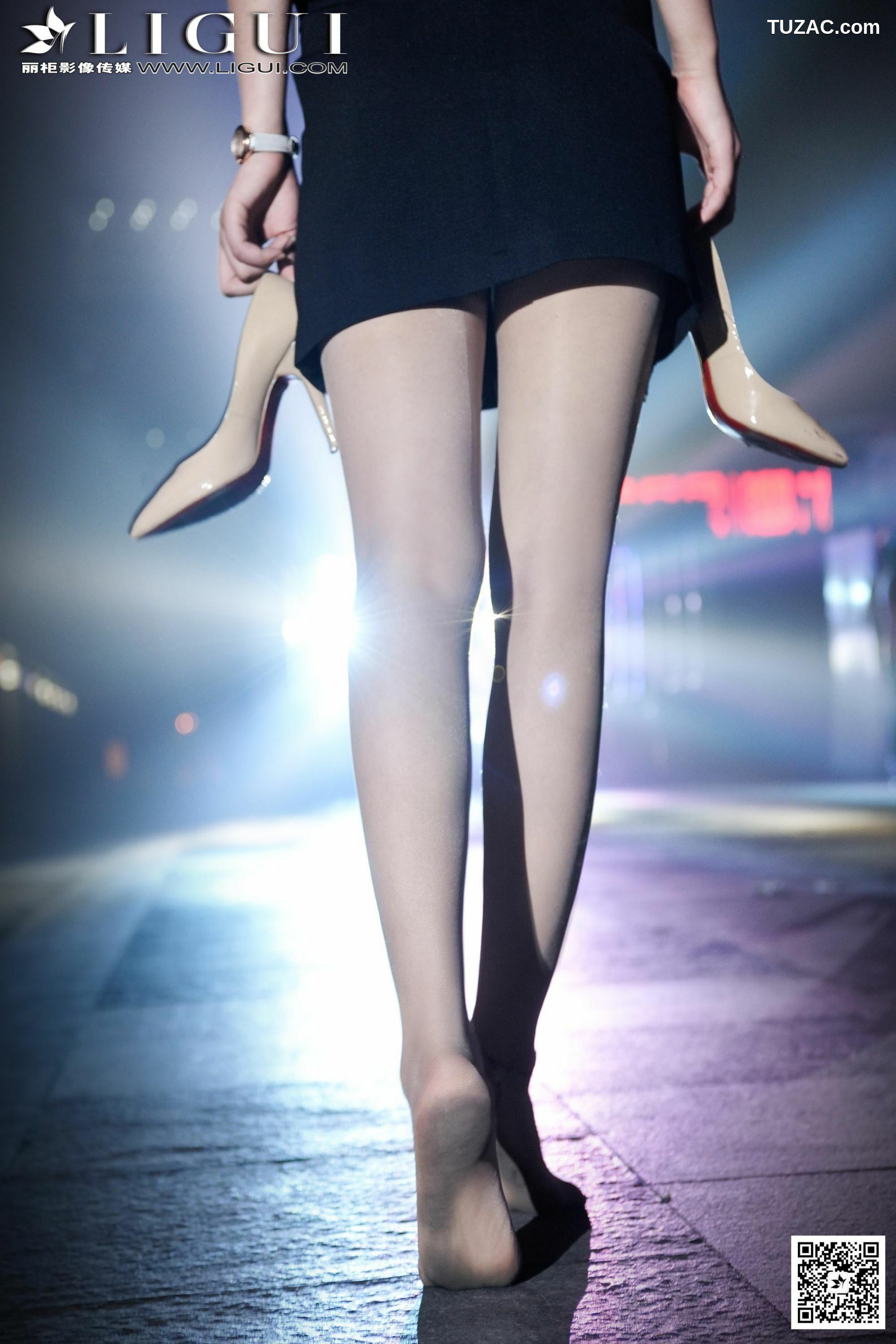 丽柜_ Model 凌凌《超短裙街拍高跟美足》美腿玉足写真图片[40P]