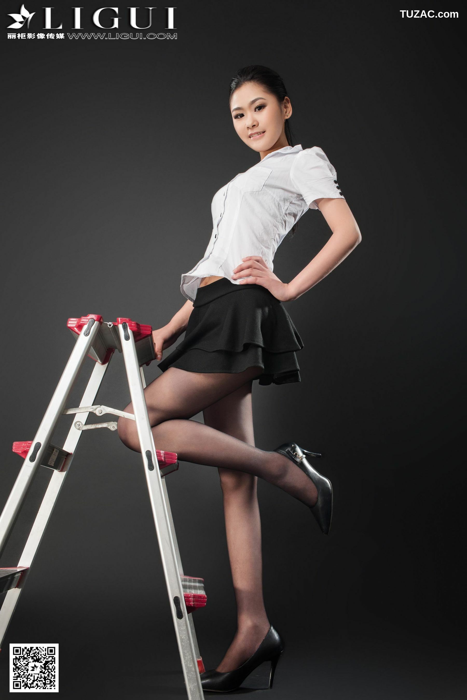 丽柜_ Model 凌凌《黑丝高跟美足》美腿玉足写真图片[48P]