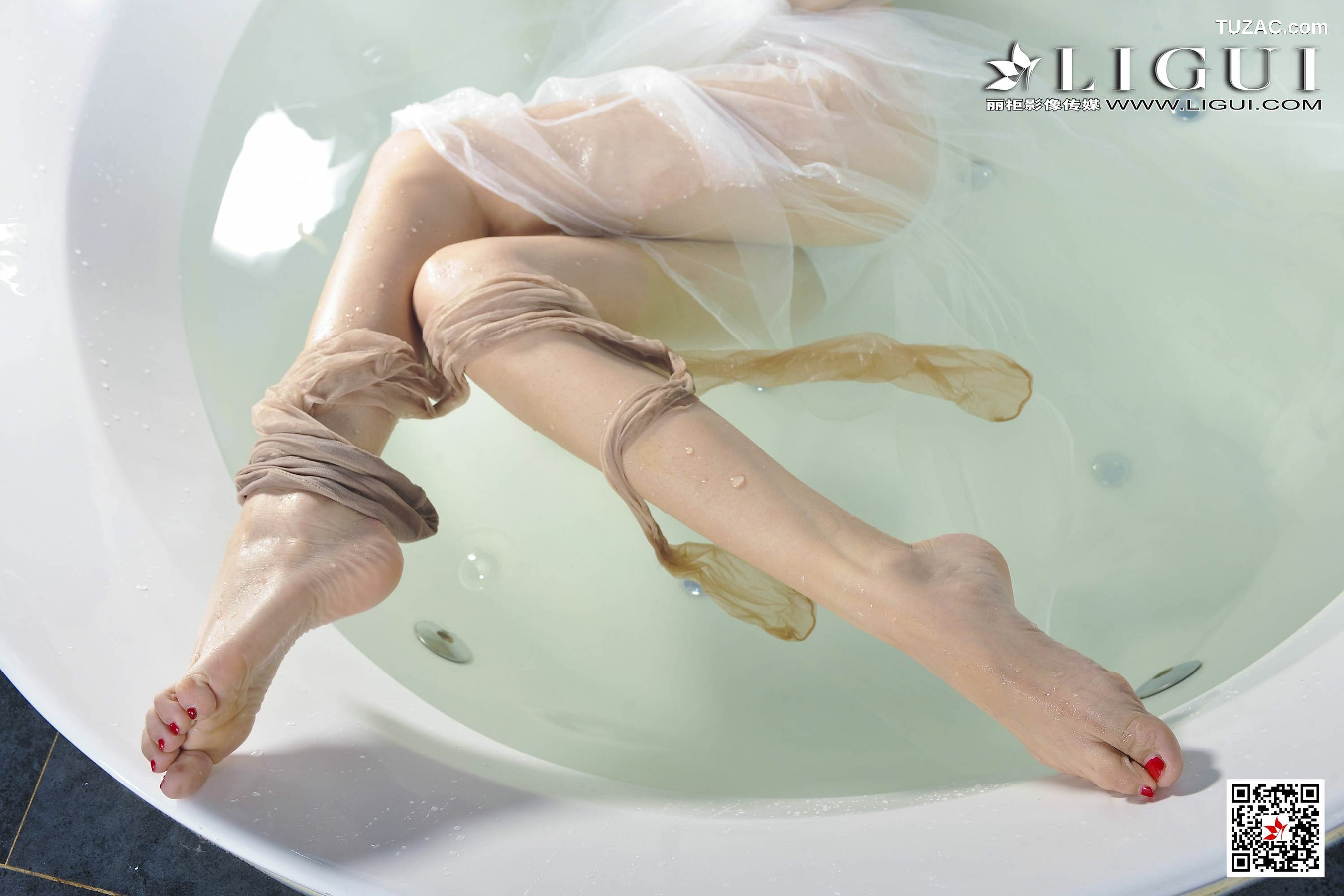 丽柜_ Model 可馨 《浴缸肉丝》 写真集[82P]