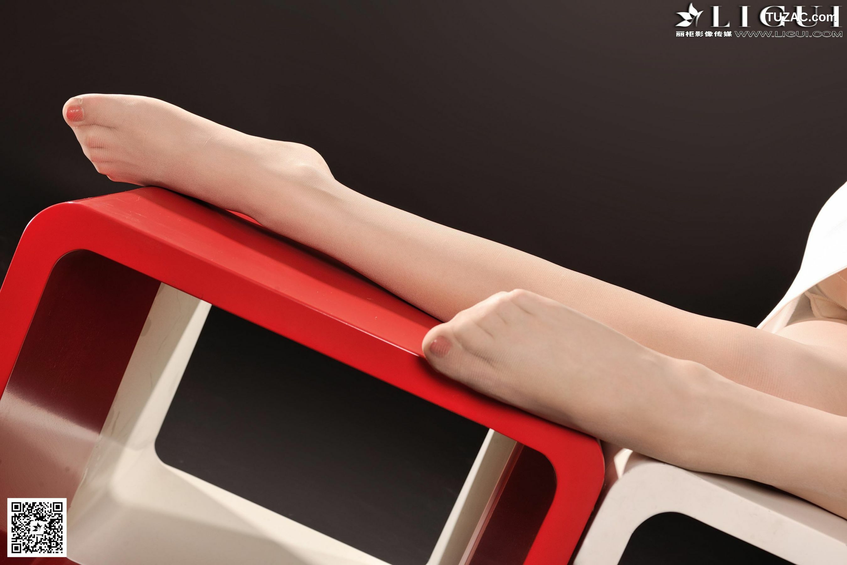 丽柜_ Model 可馨《高贵的丝足女郎》上中下全集 美腿玉足写真图片[111P]