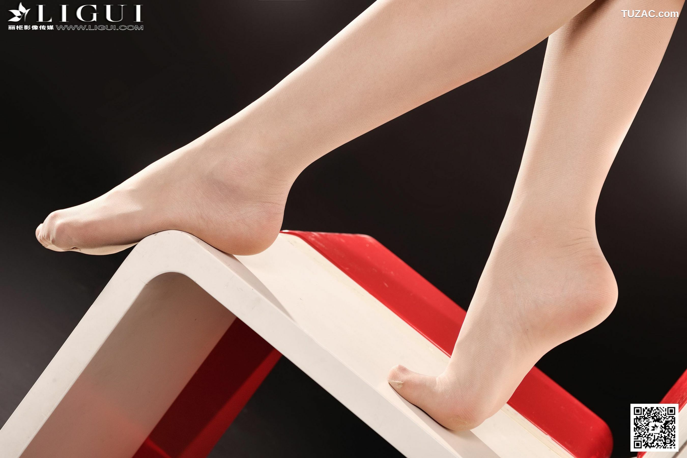 丽柜_ Model 可馨《高贵的丝足女郎》上中下全集 美腿玉足写真图片[111P]