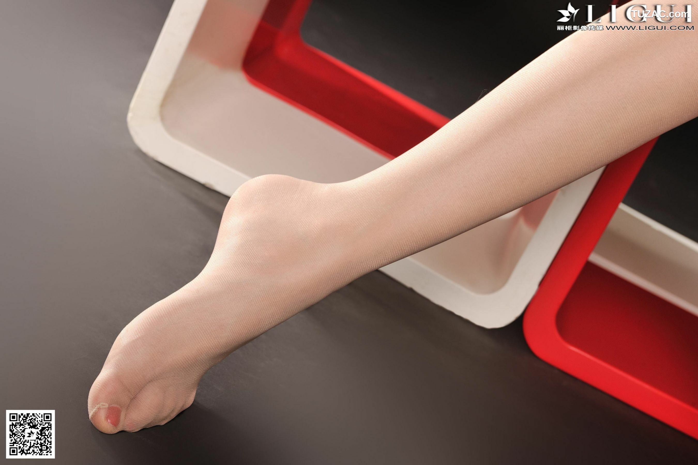 丽柜_ Model 可馨《高贵的丝足女郎》上中下全集 美腿玉足写真图片[111P]