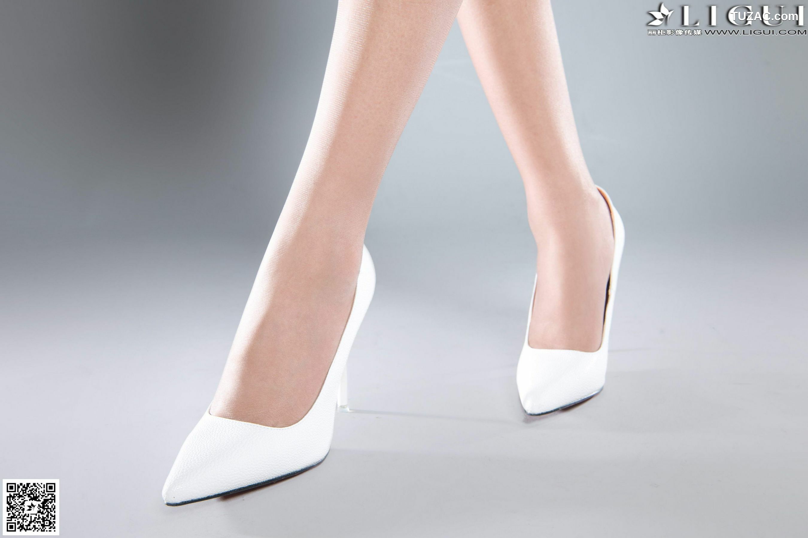 丽柜_ Model 司琪《清纯甜美的小秘书丝足》上下全集 美腿玉足写真图片[80P]