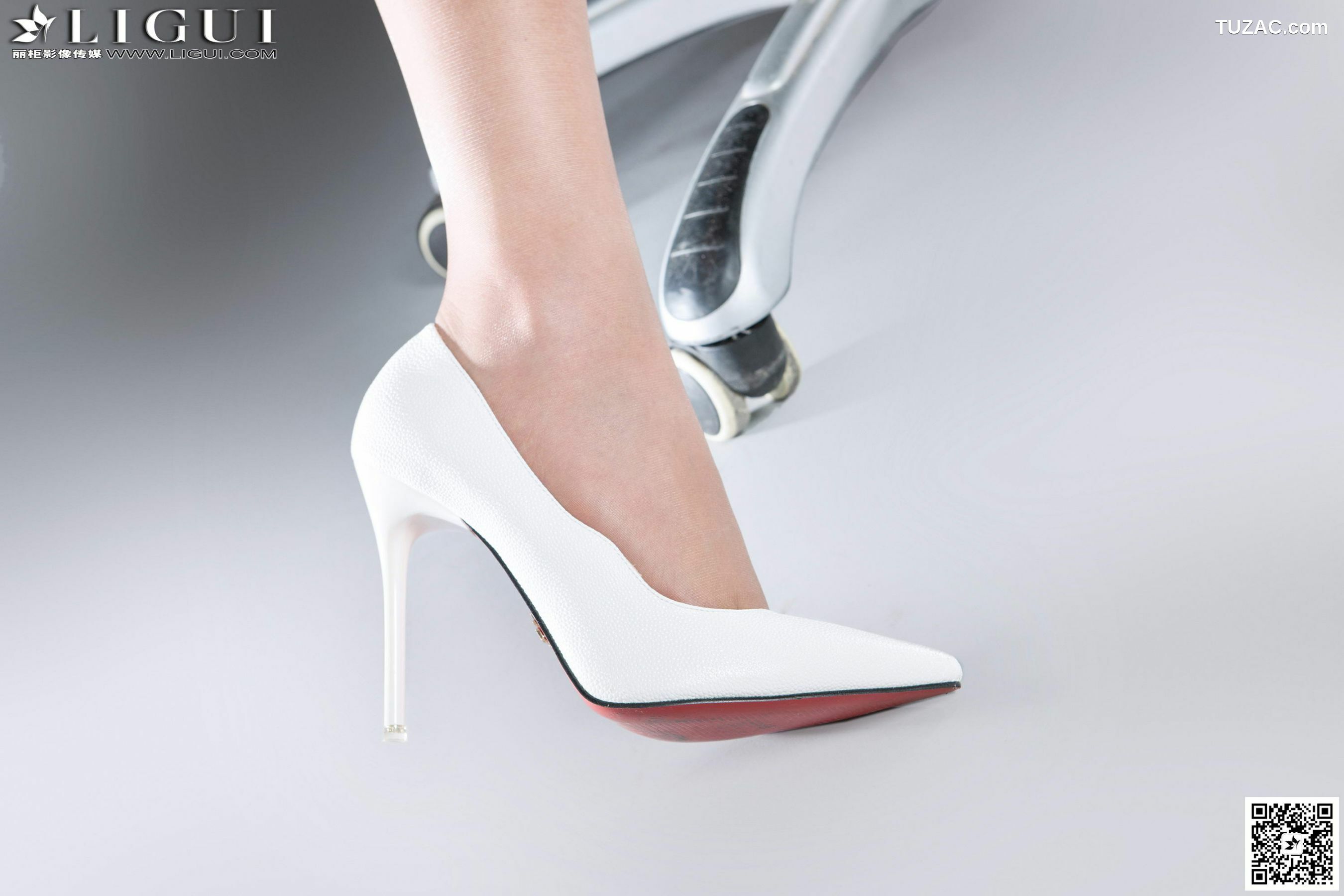 丽柜_ Model 司琪《清纯甜美的小秘书丝足》上下全集 美腿玉足写真图片[80P]