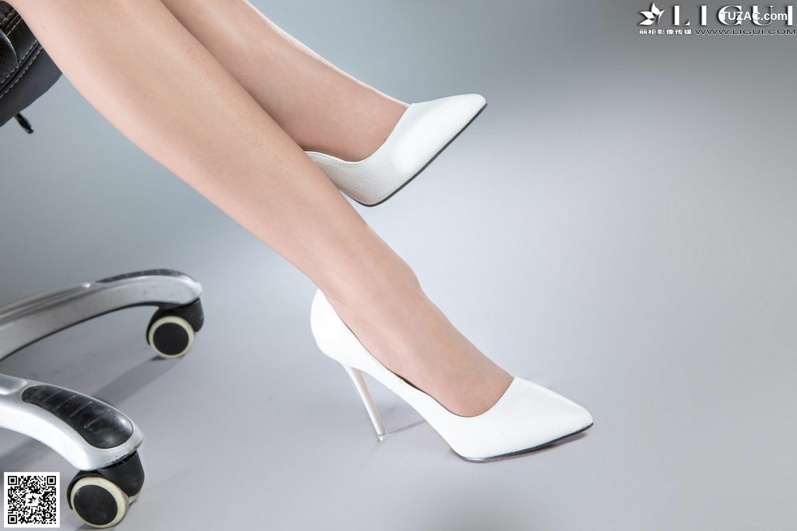 丽柜_ Model 司琪《清纯甜美的小秘书丝足》上下全集 美腿玉足写真图片[80P]