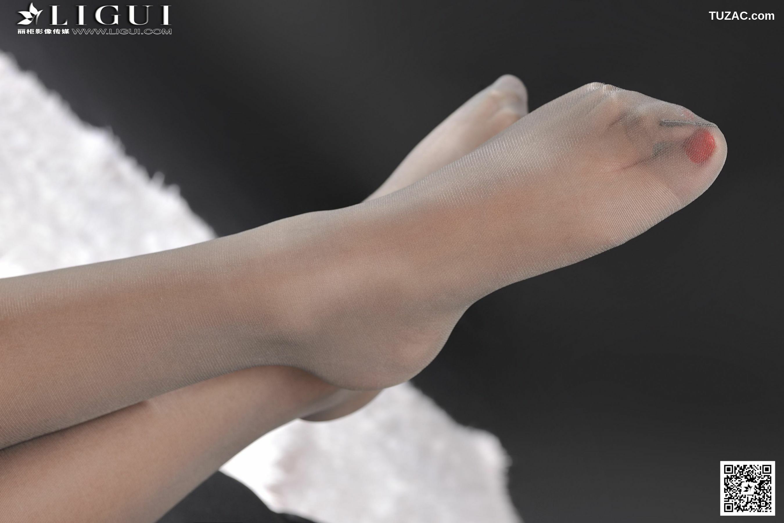 丽柜_ Model 司琪《职业装灰丝高跟》上下全集 美腿玉足写真图片[59P]