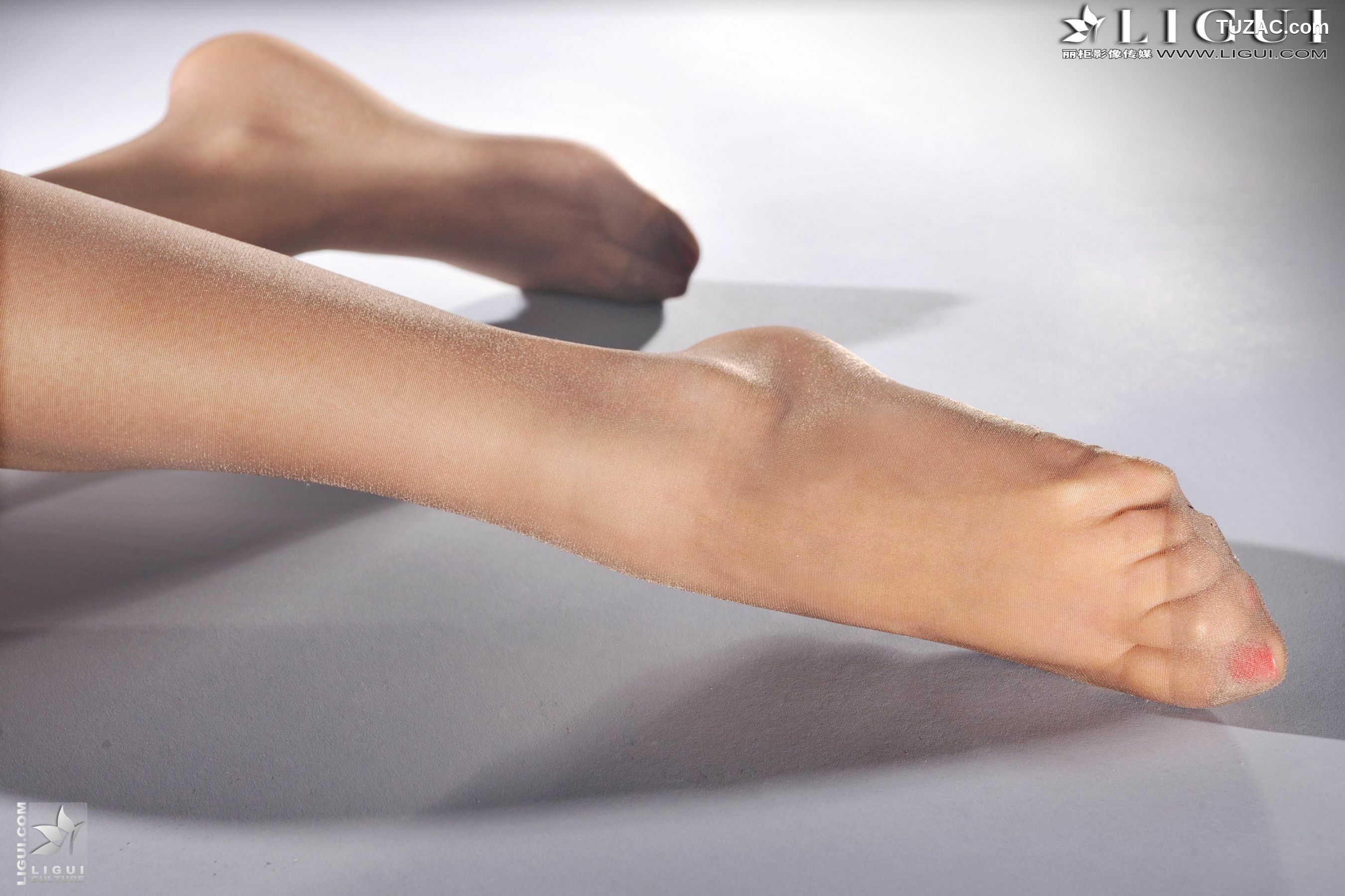 丽柜_ Model 司琪《蕾丝高跟丝足》美腿恋足写真图片[33P]