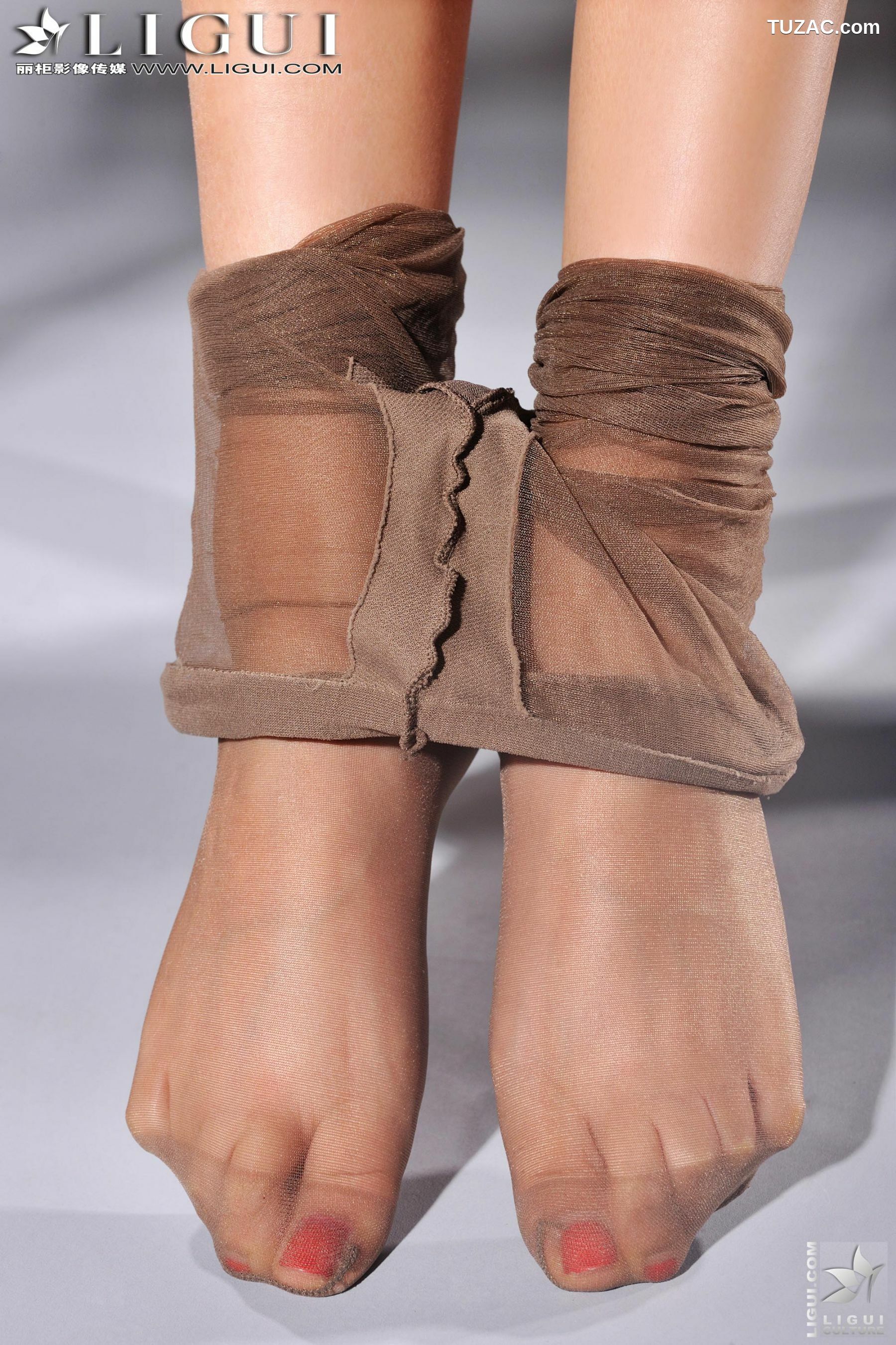 丽柜_ Model 司琪《蕾丝高跟丝足》美腿恋足写真图片[33P]