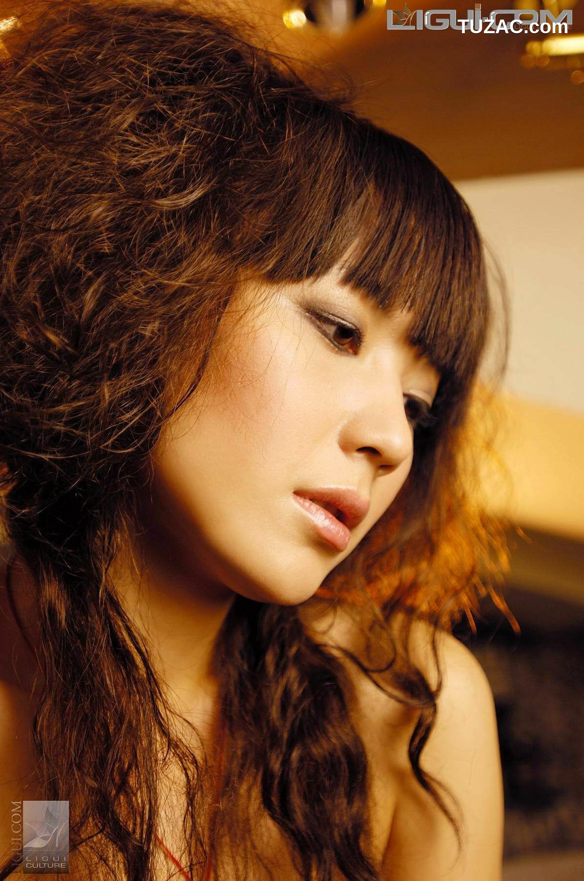 丽柜_ Model 咪惠美《黑丝酒吧女郎》丝足写真图片[29P]