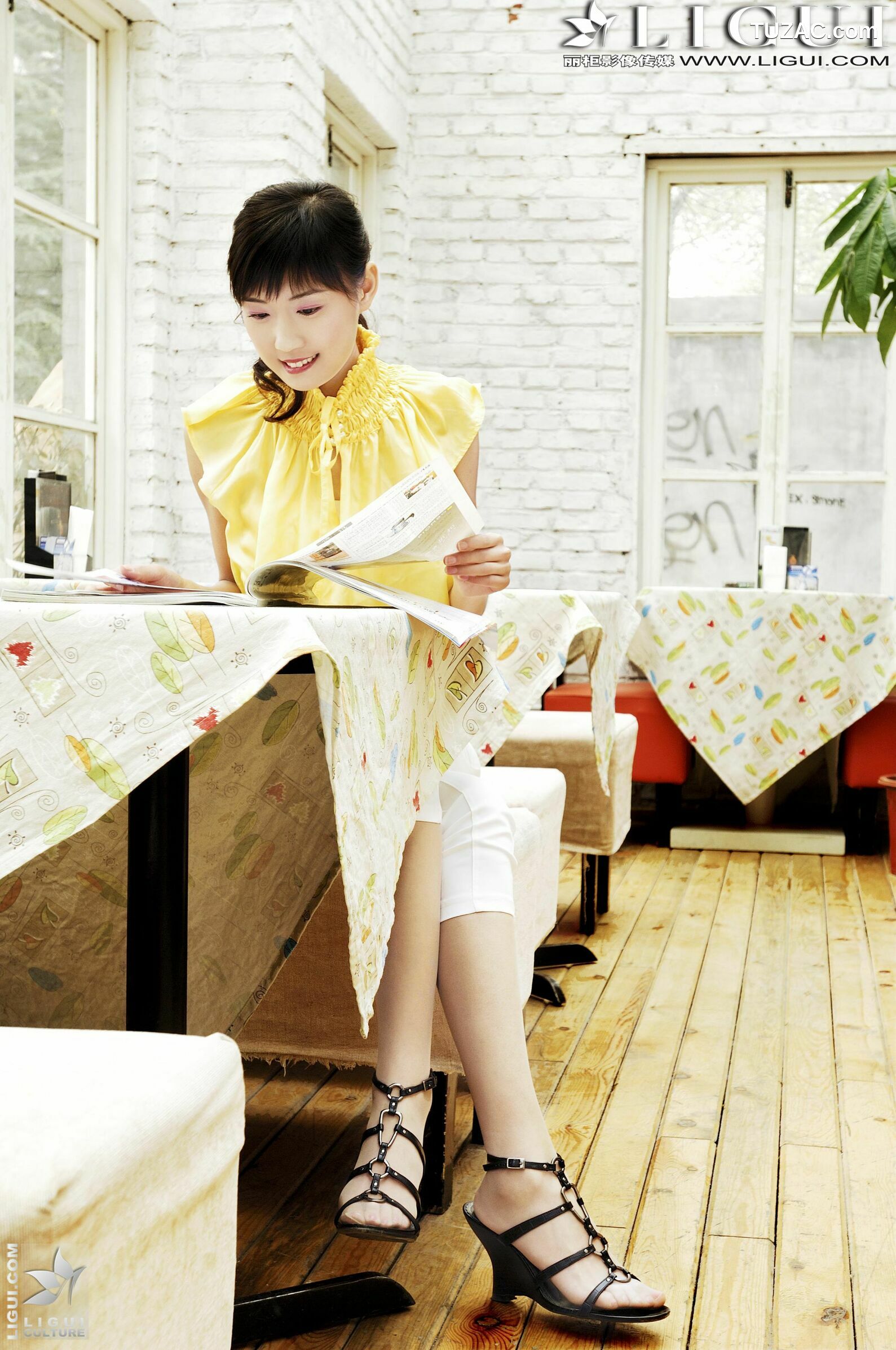 丽柜_ Model 婷婷《街拍高跟系列》美腿丝足写真图片[48P]