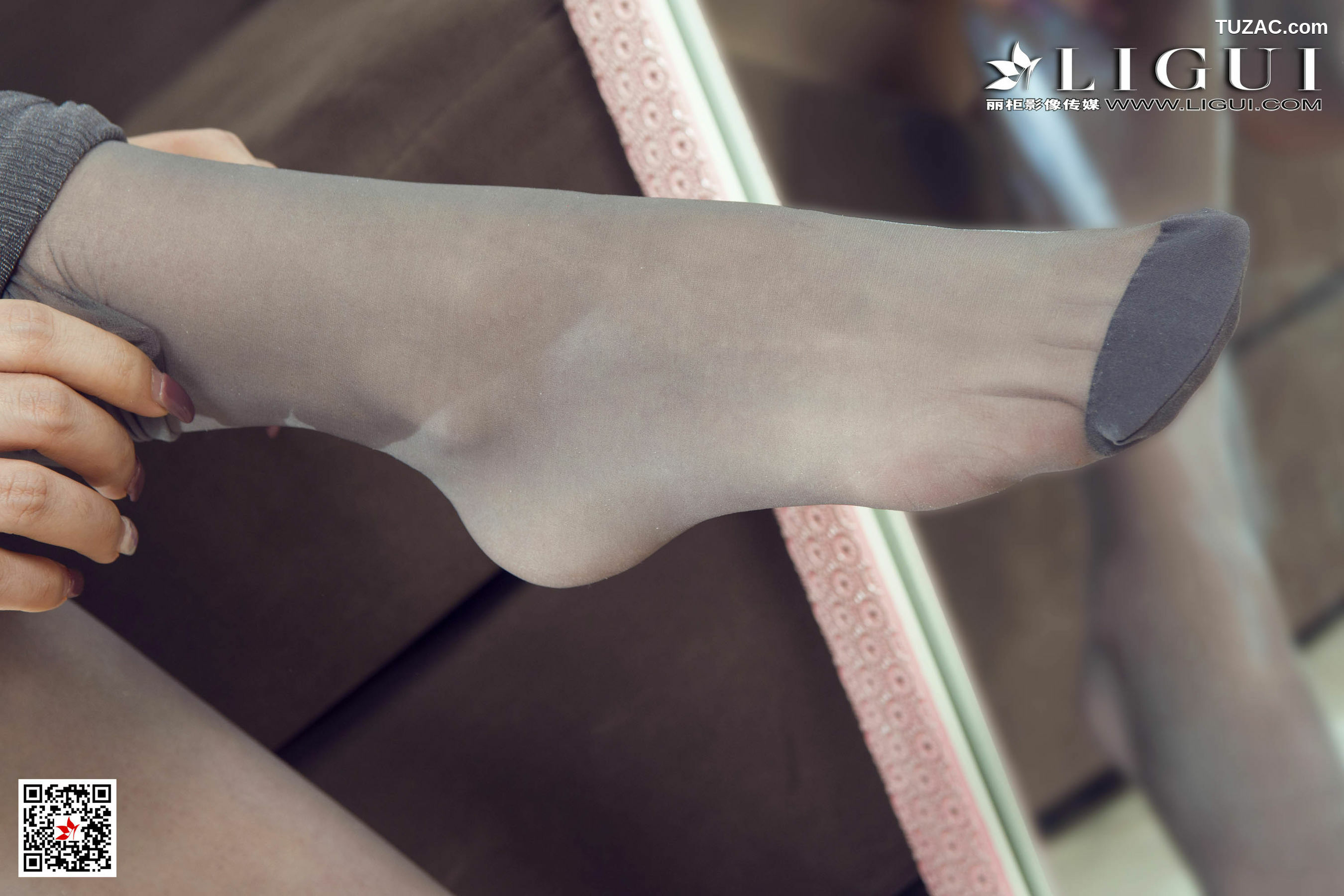丽柜_ Model 子晴 - 极品灰丝空姐美腿[82P]