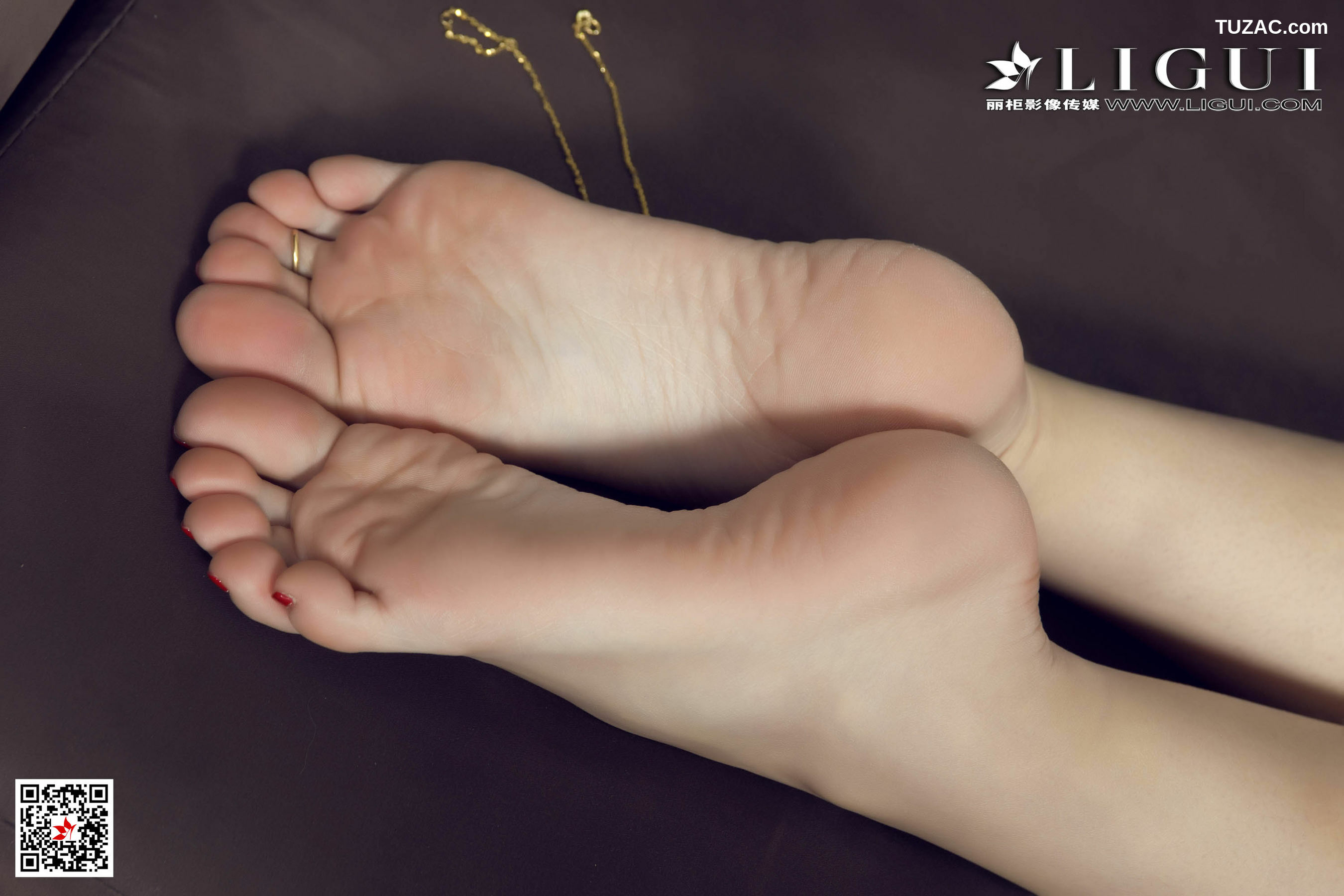 丽柜_ Model 子晴 - 极品灰丝空姐美腿[82P]