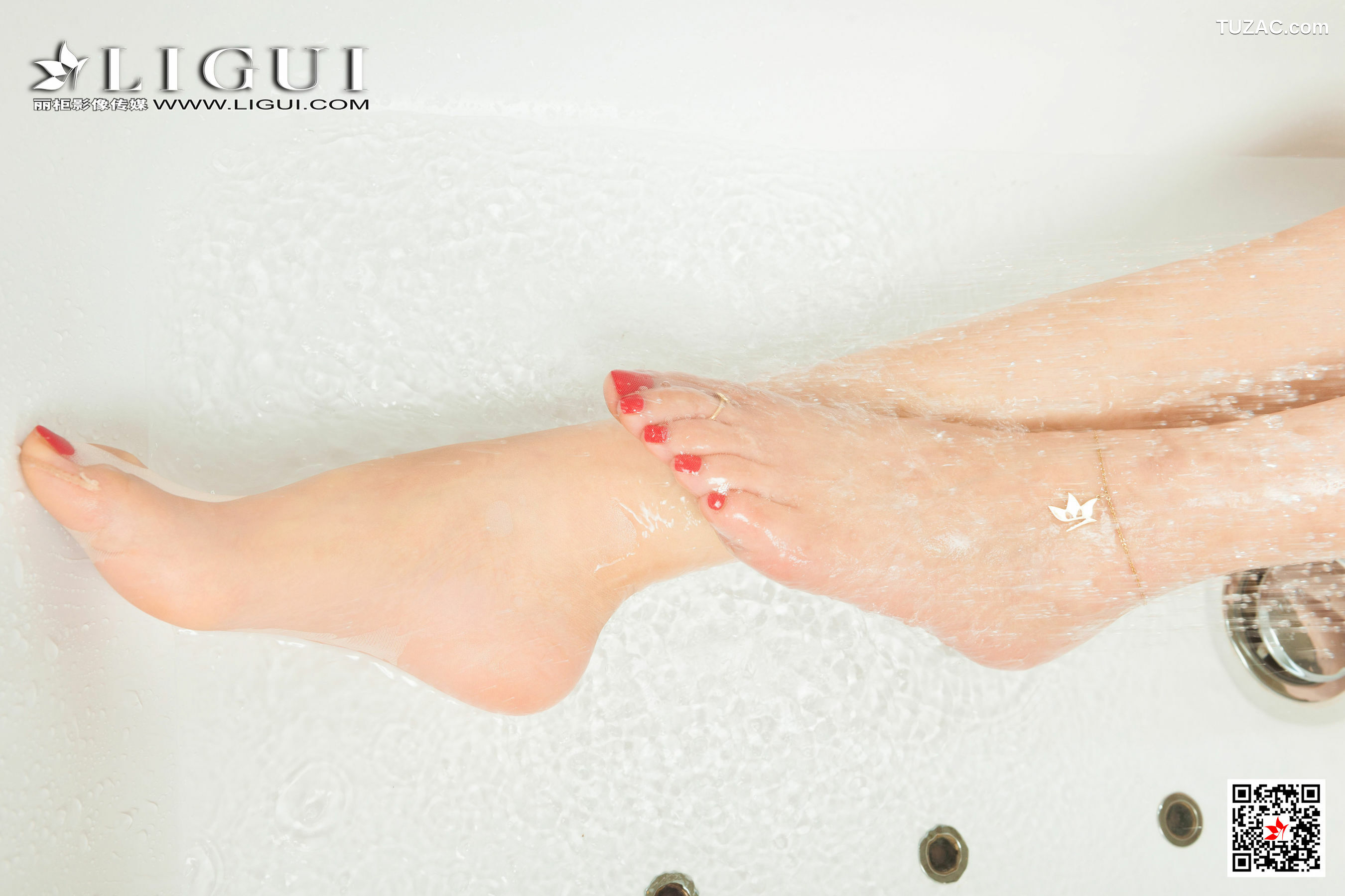 丽柜_ Model 安安 - 浴缸OL丝足[48P]