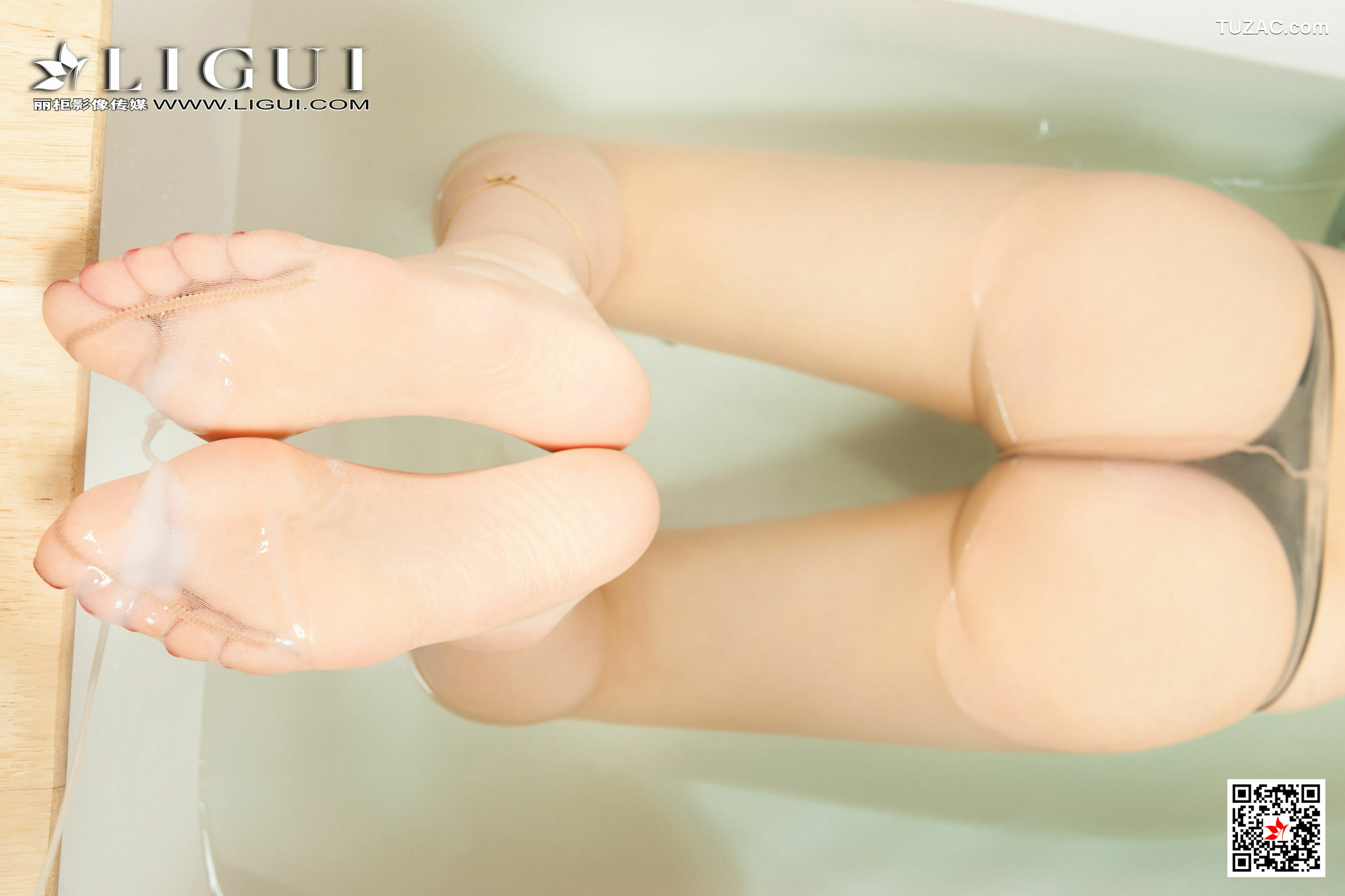 丽柜_ Model 安安 - 浴缸OL丝足[48P]