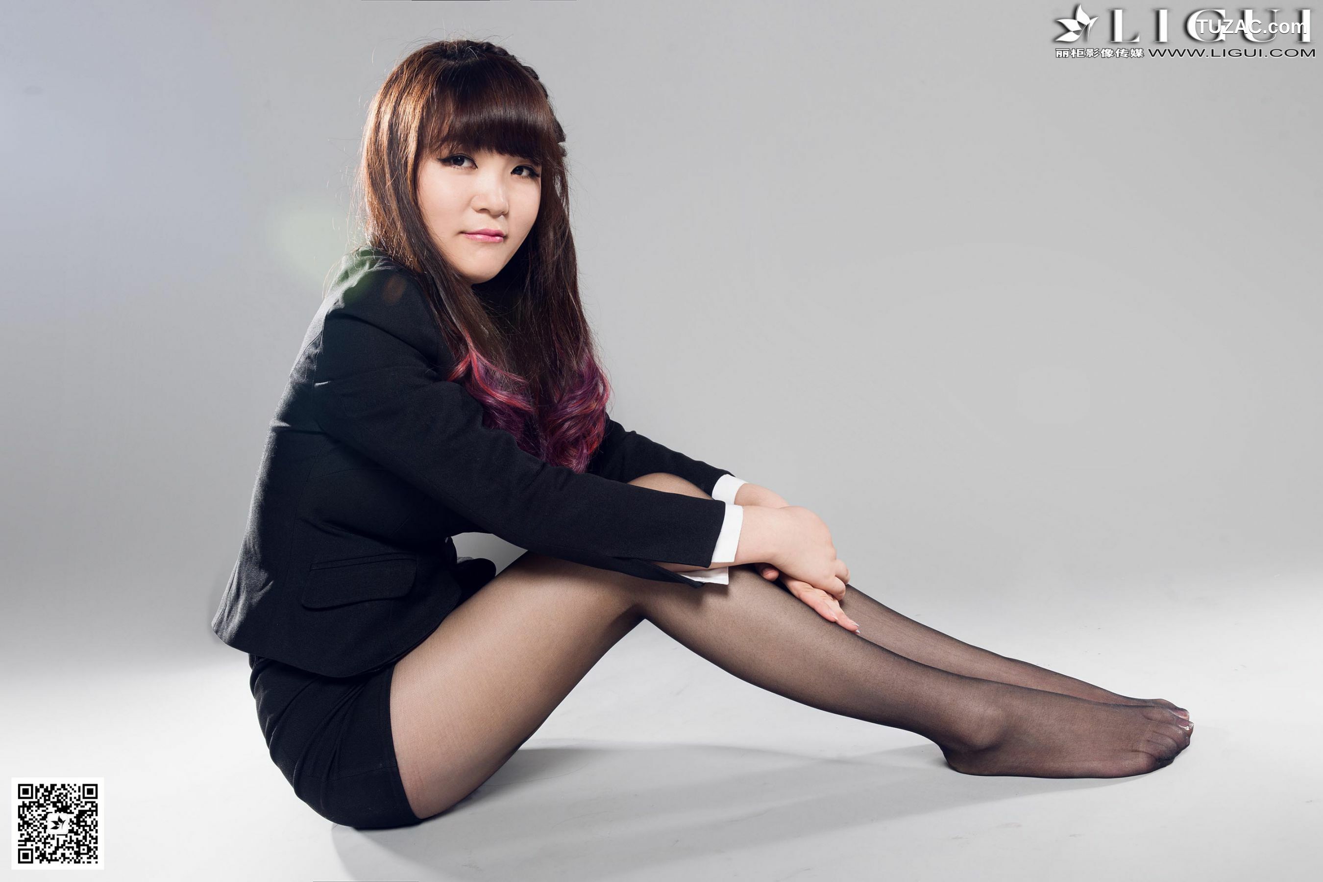 丽柜_ Model 小倩《黑丝高跟职业装》美腿玉足写真图片[35P]