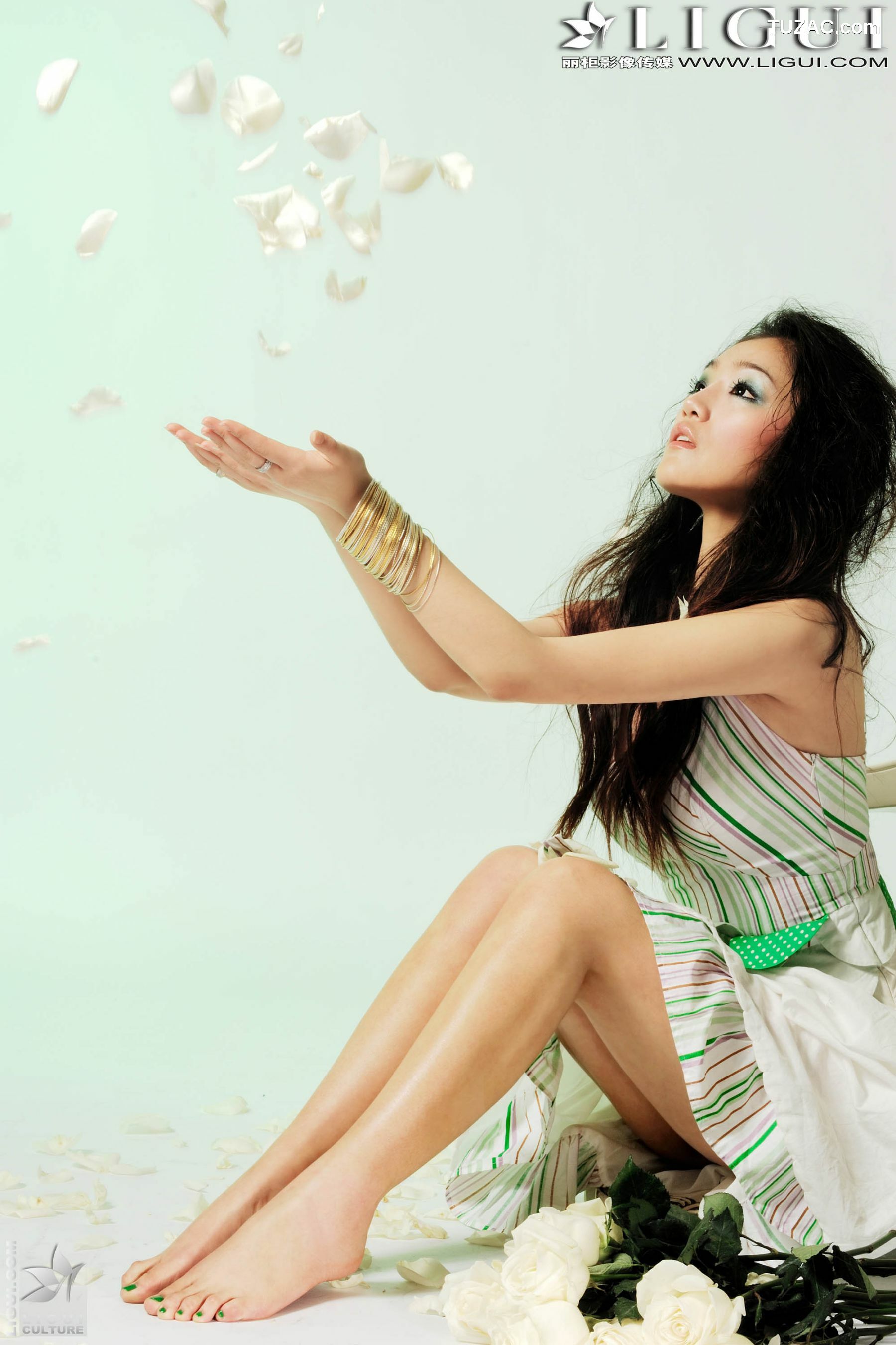 丽柜_ Model 张静研《时尚美足》美腿丝足写真图片[30P]